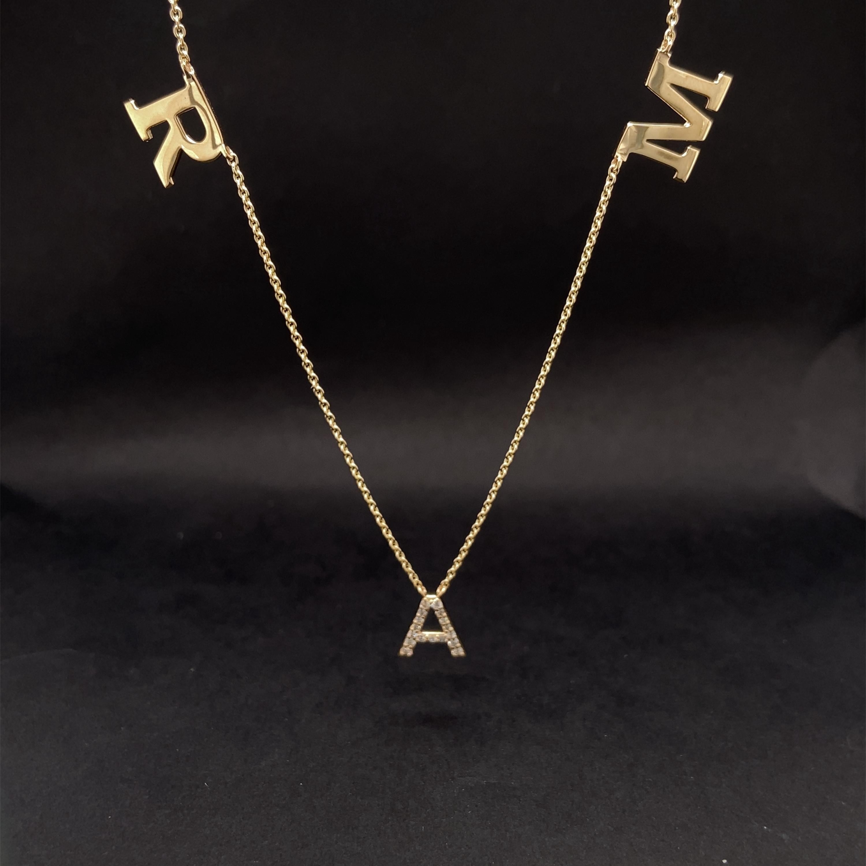 Donna Collana con diamanti con iniziali del nome in oro massiccio 14k (certificato) in vendita