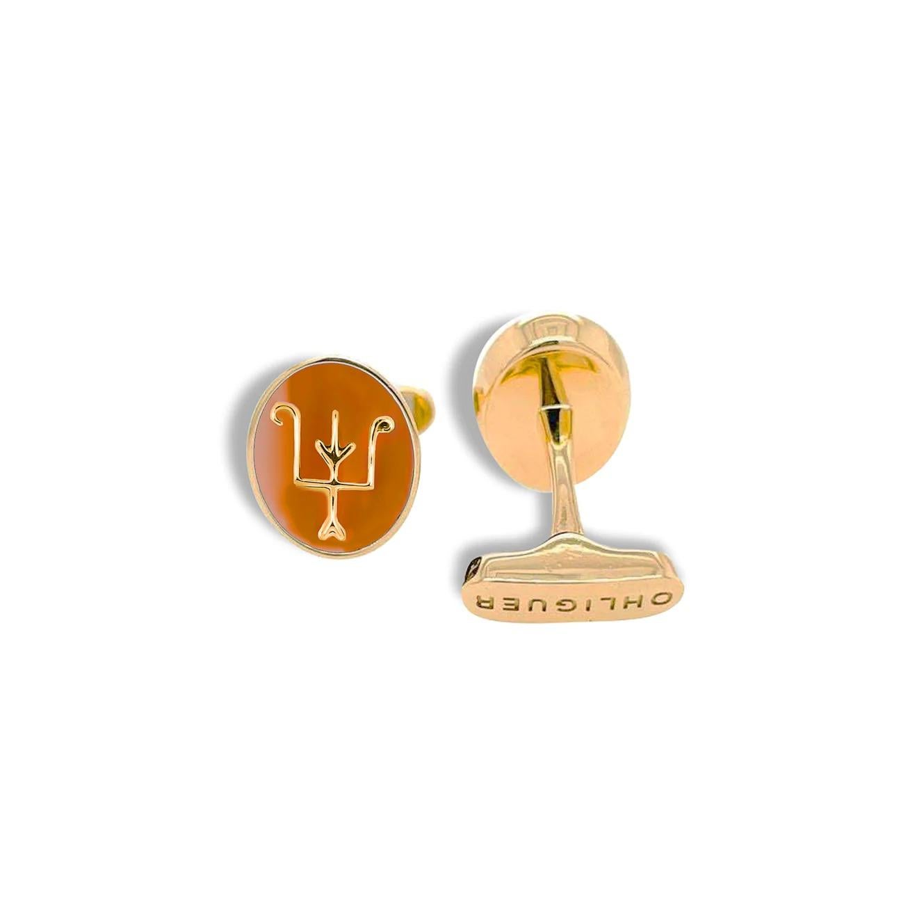 Namesake Cufflinks in Onyx and 18ct Yellow Gold For Sale 3