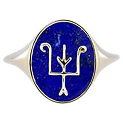 Siegelschild vonsake aus Lapislazuli und 18 Karat Gelbgold