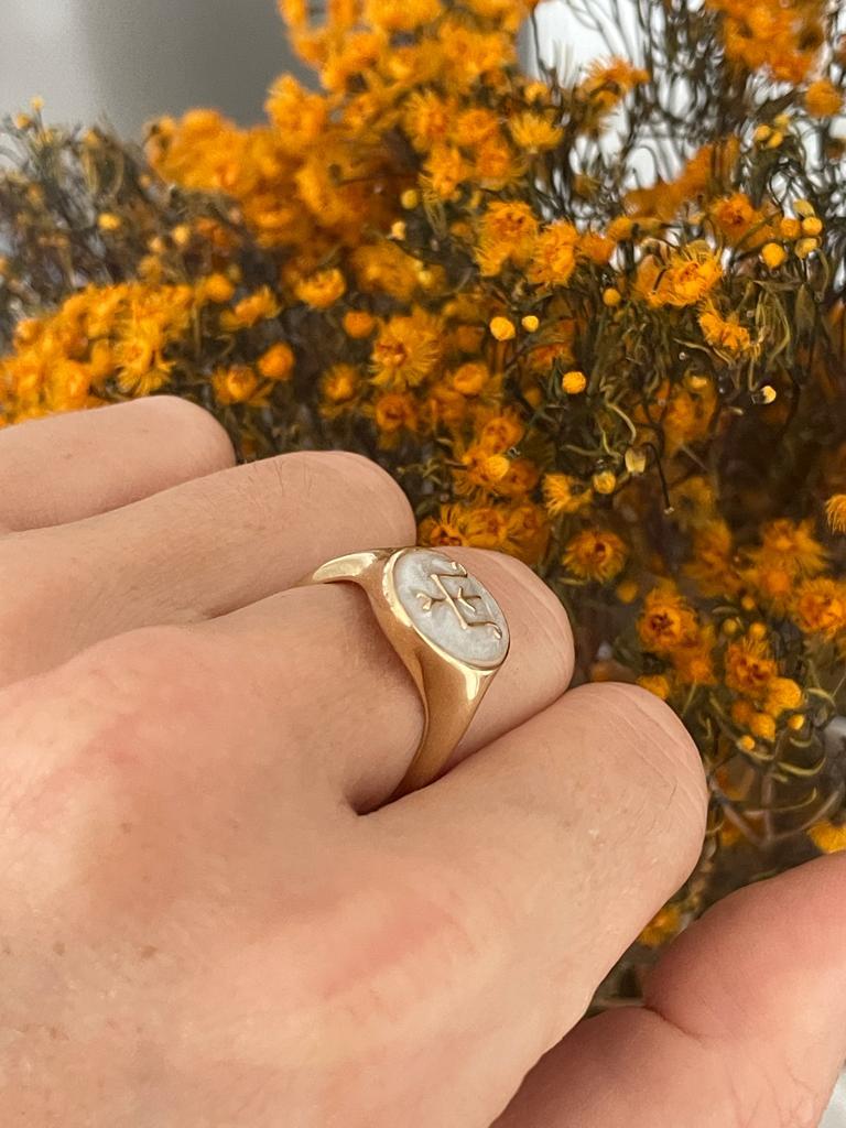 For Sale:  Namesake Signet in Pearl in 18ct Yellow Gold 4