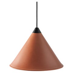 Lámpara mediana cónica de cuero Namibia de Cuero Design