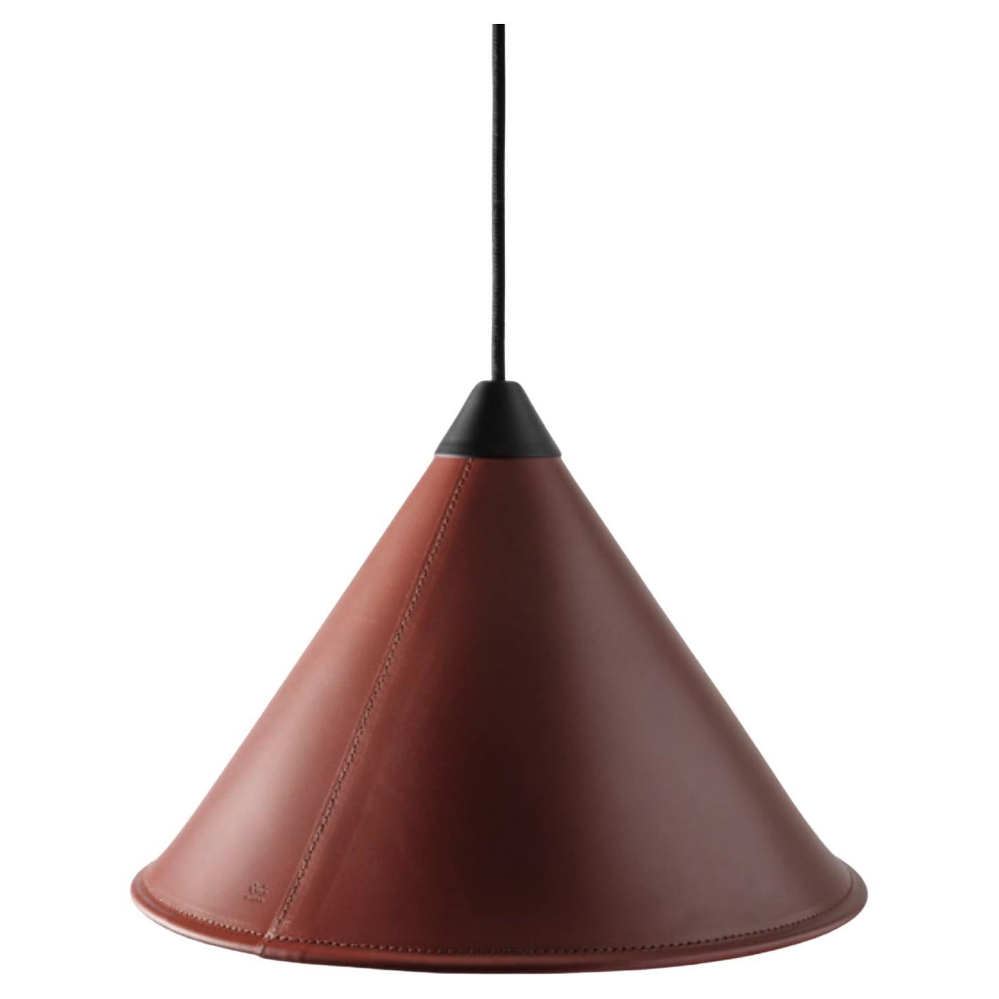 Petite lampe cône en cuir Namibia de Cuero Design