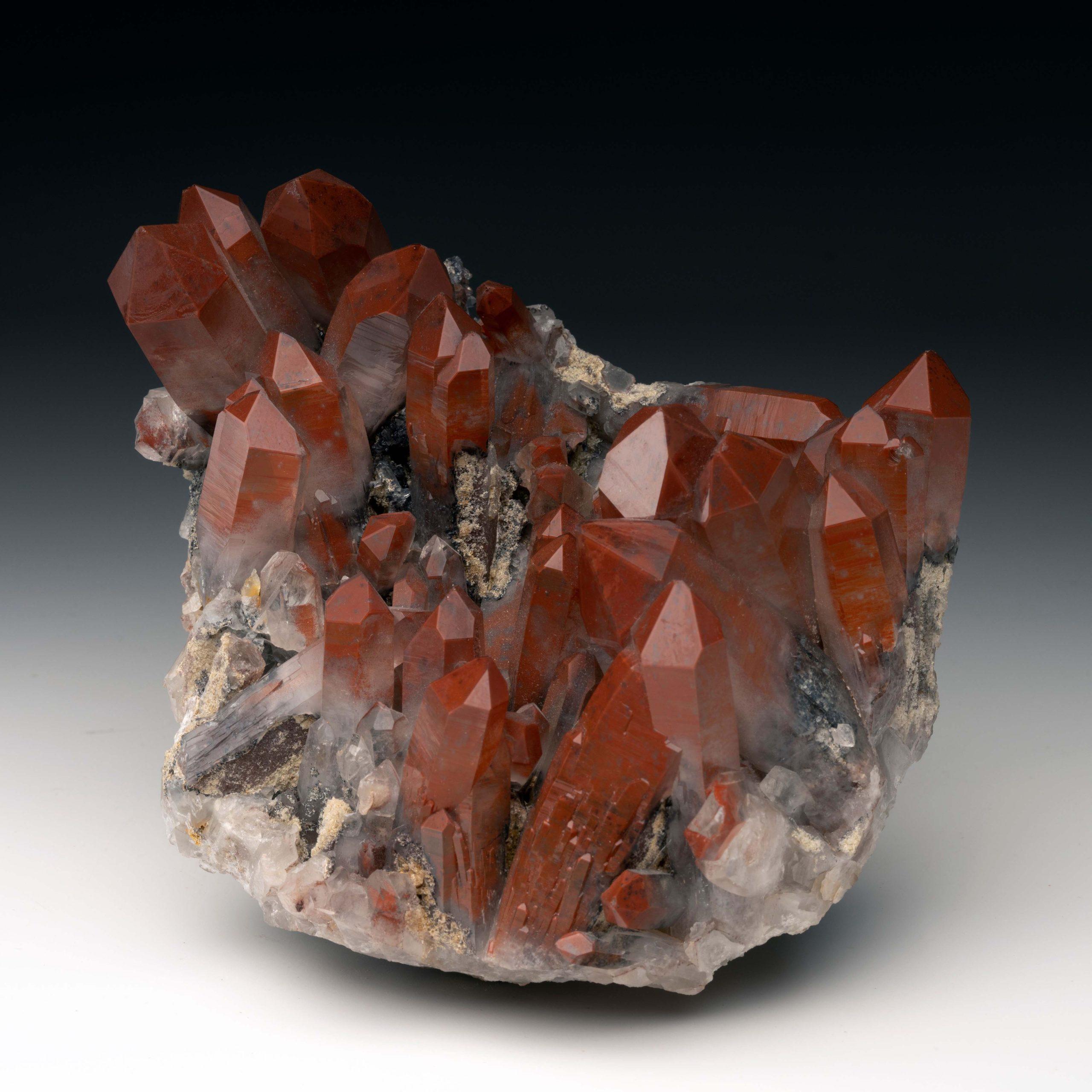 Quartz rouge de Namibie Neuf - En vente à New York, NY