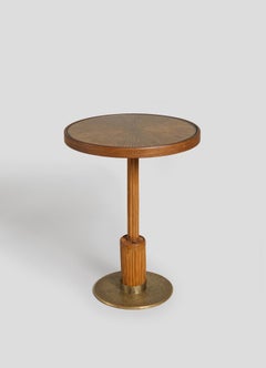 Mesa auxiliar Namsai grande de caña con latón, Viya by Vikram Goyal