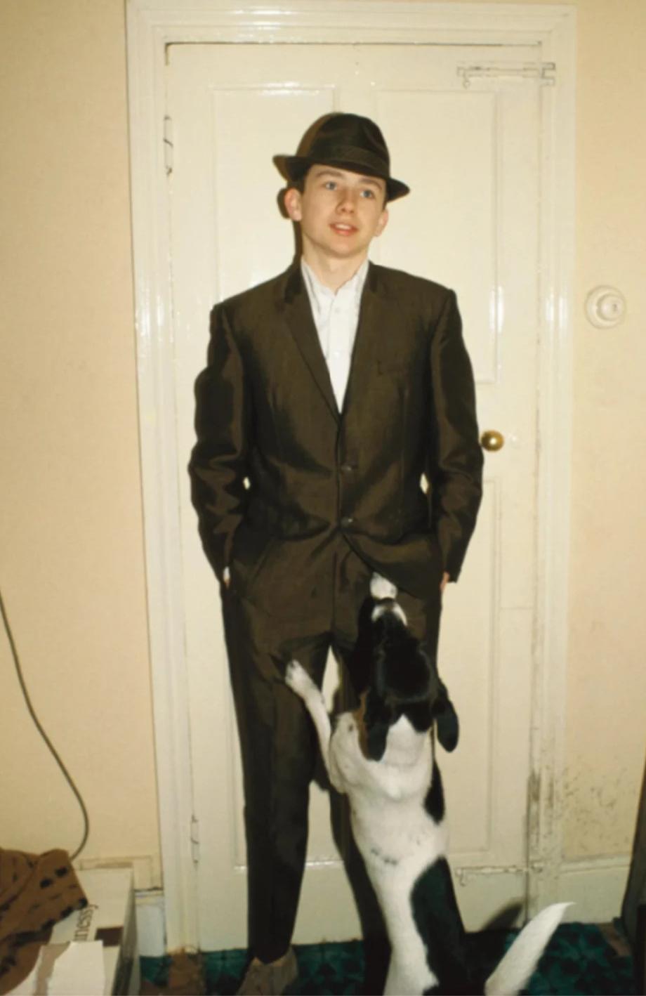 Ragazzo mod con cane, Londra 1978 - Photograph Contemporaneo di Nan Goldin