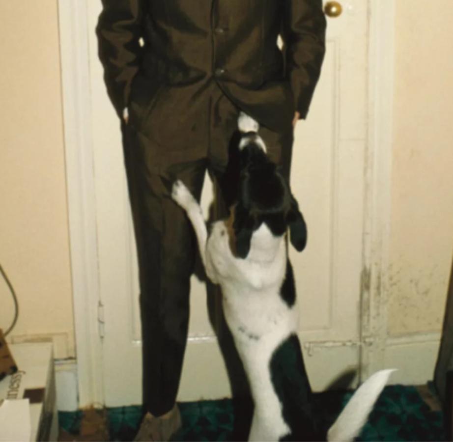 Ragazzo mod con cane, Londra 1978 - Color Photograph Beige di Nan Goldin