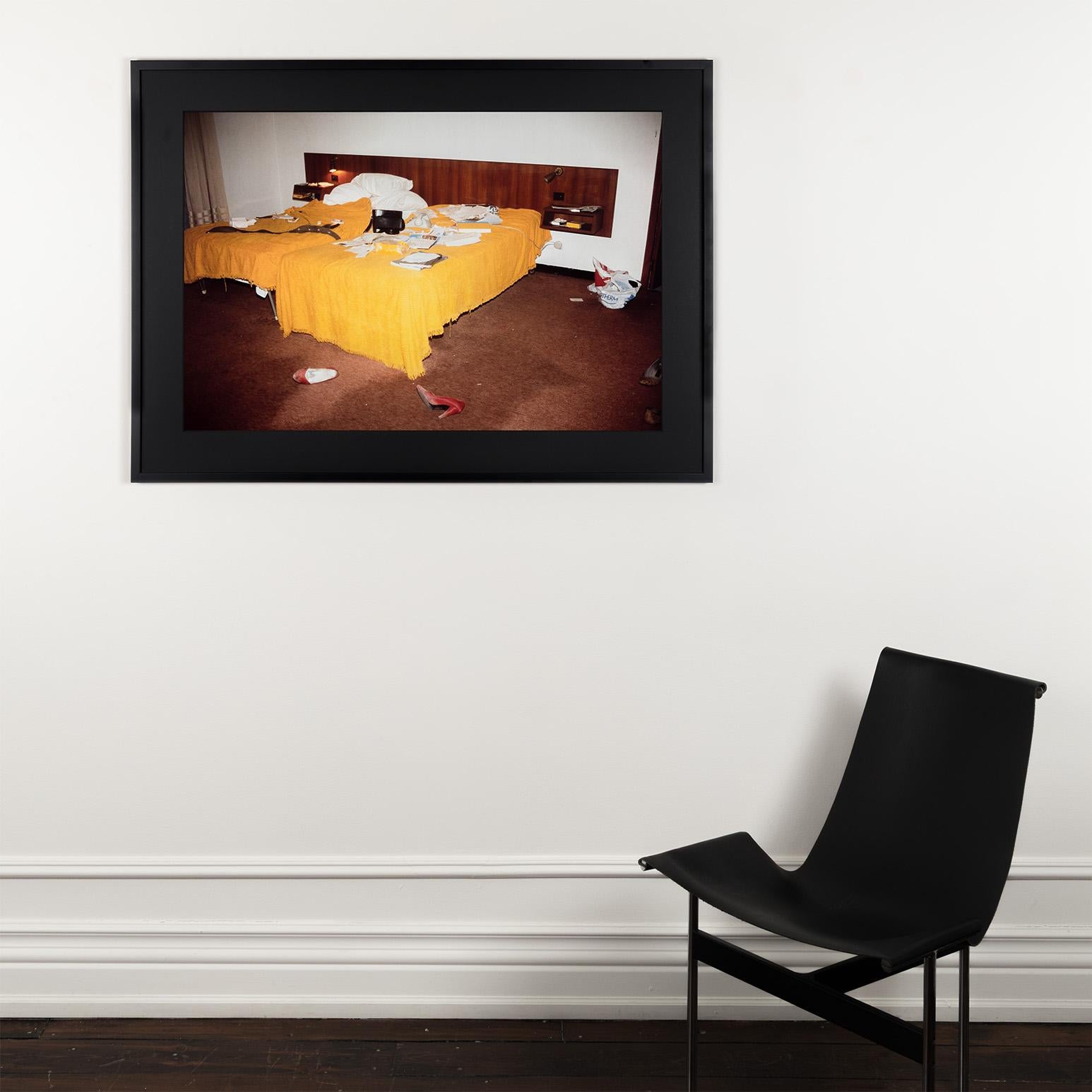 Ma chambre d'hôtel, Valence, Espagne - Contemporain Photograph par Nan Goldin
