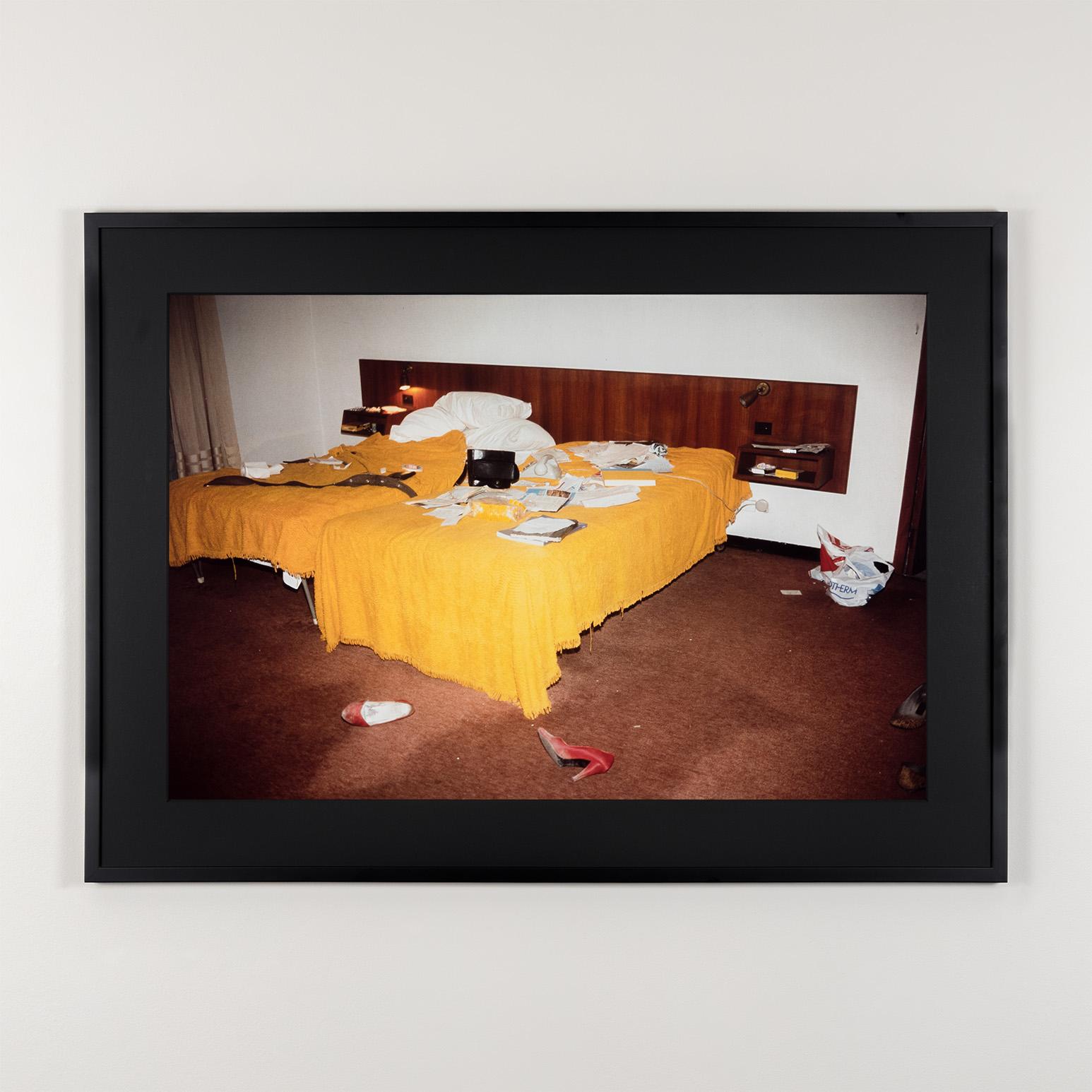 Color Photograph Nan Goldin - Ma chambre d'hôtel, Valence, Espagne