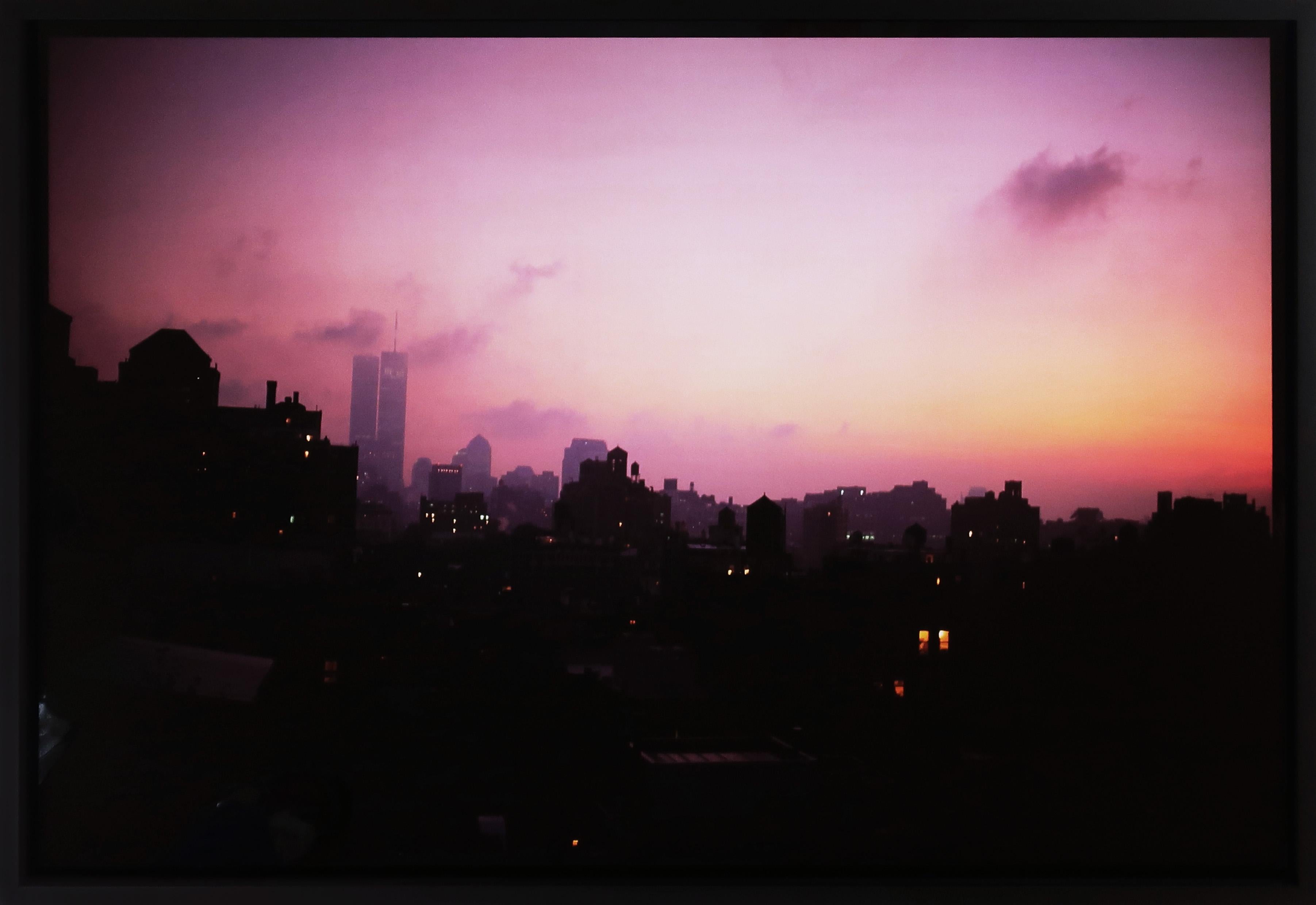Sky Apocalyptic au-dessus de Manhattan, NYC - Photograph de Nan Goldin