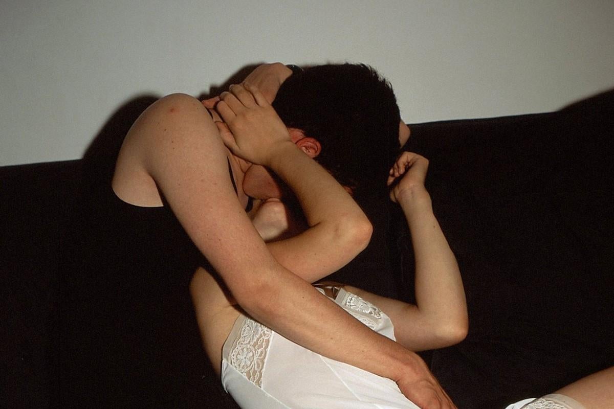 Étreinte du Swan (Paris) par Nan Goldin en vente 1