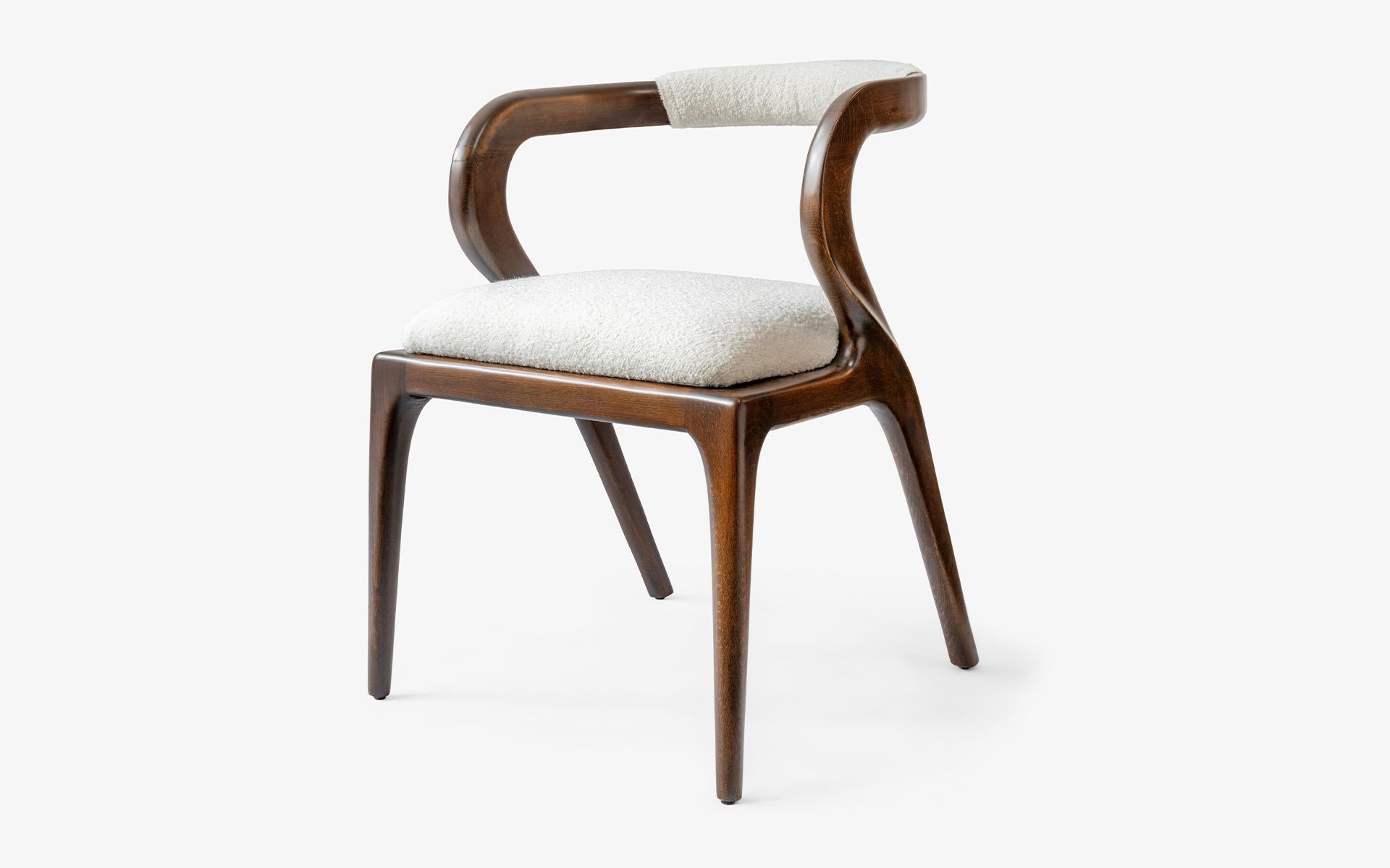 Lagu values and cherishes local production, bringing together the artisanal crafts of boutique producers and user-friendly quality designs in the 'Lagu Selection'.

The elegant piece of the Lagu Selection collection, Nana Chair, stands out with its