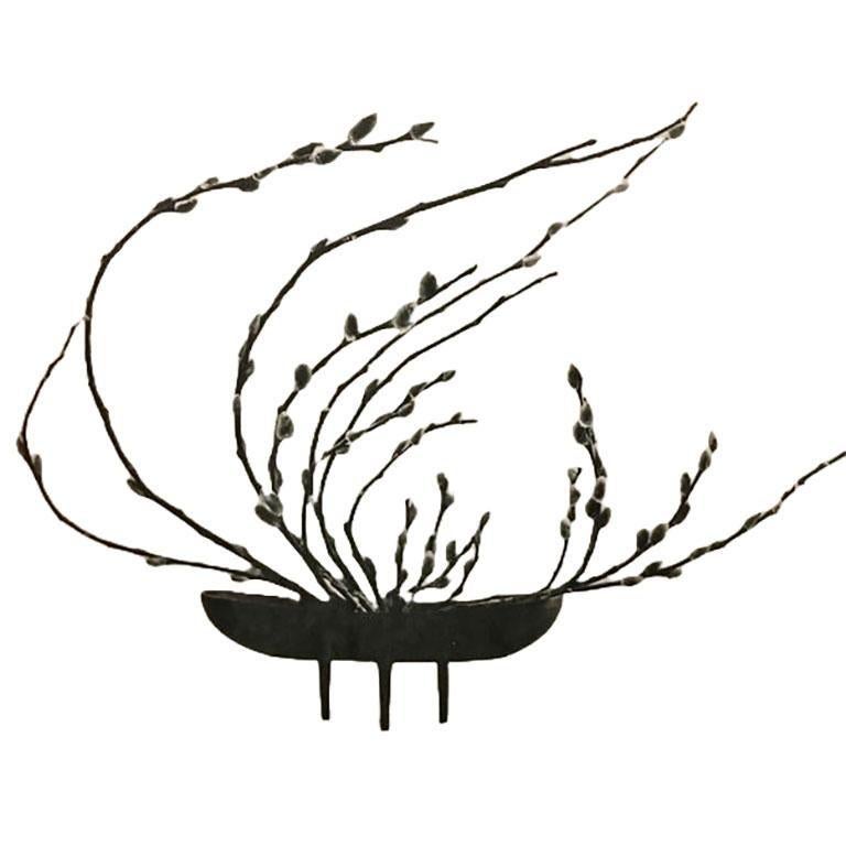 Ikebana en fonte, Japon Vase à pied / Jardinière ca 1950s/60s

Nanbu est une région du Japon réputée pour la fabrication de produits en fonte de qualité, notamment des théières et d'autres articles ménagers. Ce design est très recherché car il