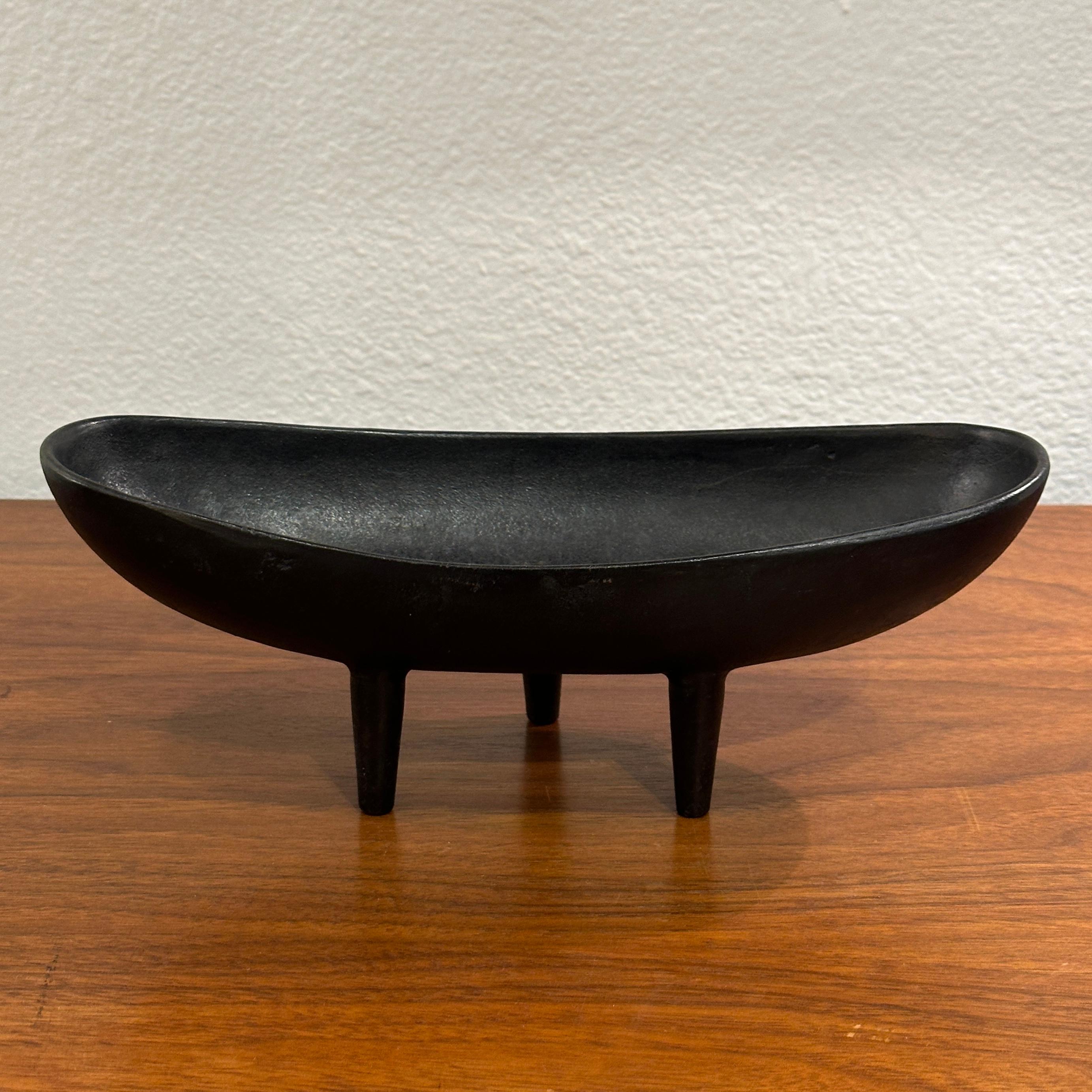 Nanbu Japan Cast Iron Ikebana Footed Vase / Planter ca 1950s/60s In Good Condition In Cathedral City, CA
