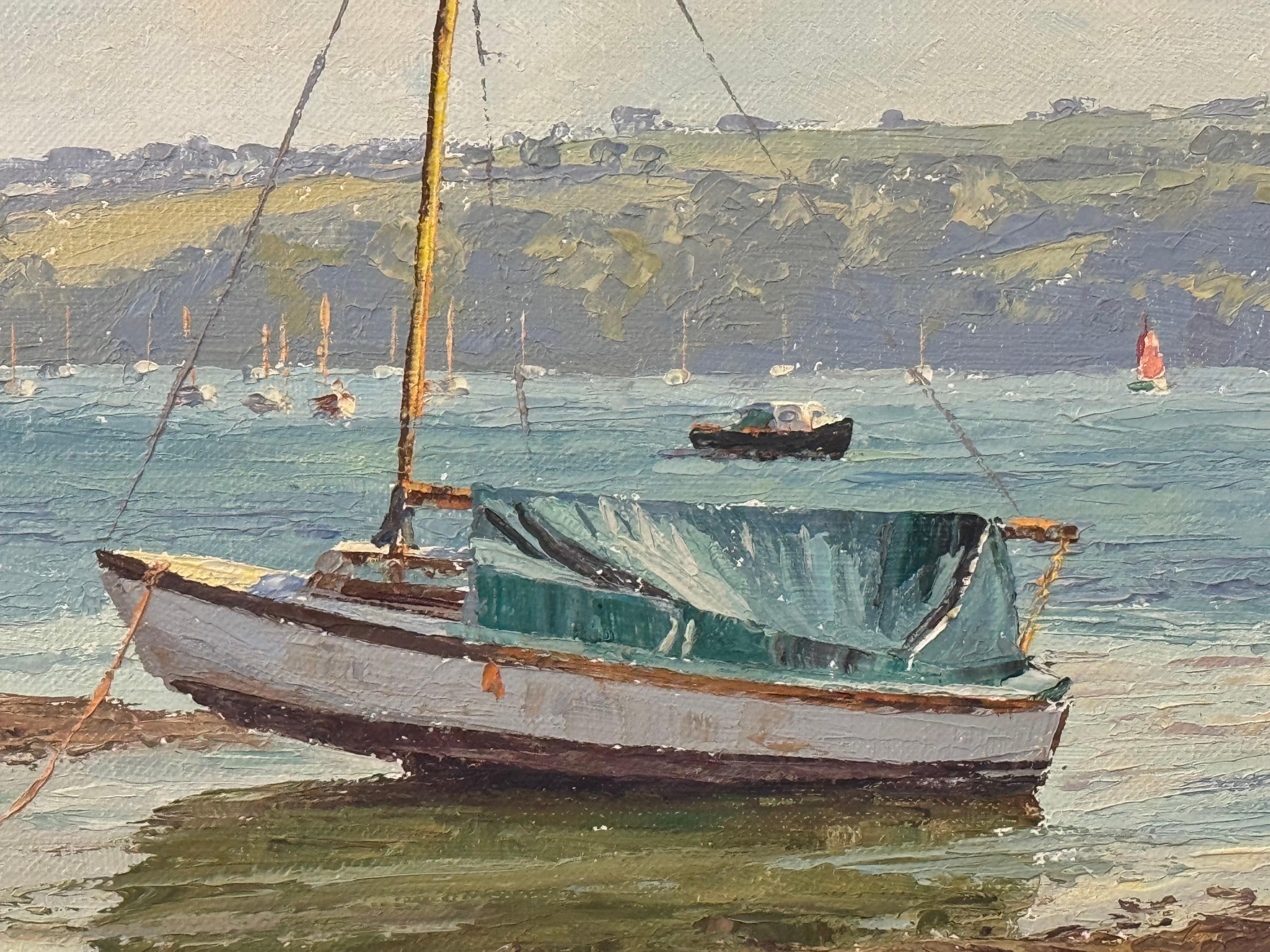 Scena costiera inglese con barche, acque di vongole, luce del sole e tranquilla vita di mare in vendita 6