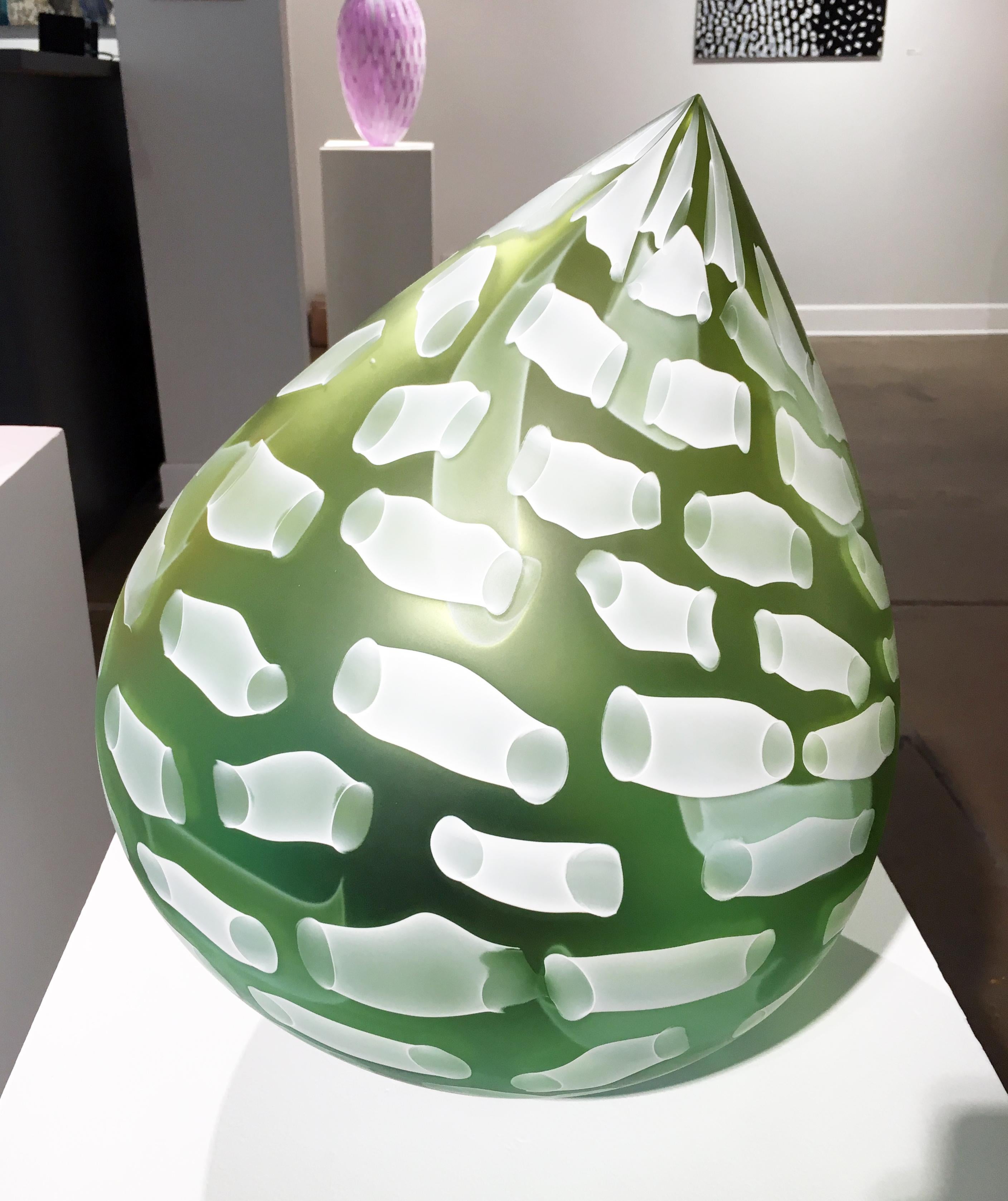 Nancy Callan’s artistic voice as a glass sculptor reflects her high-level training and talents. Since attending the Massachusetts College of Art (BFA 1996), Callan has received numerous awards including the Creative Glass Center of America