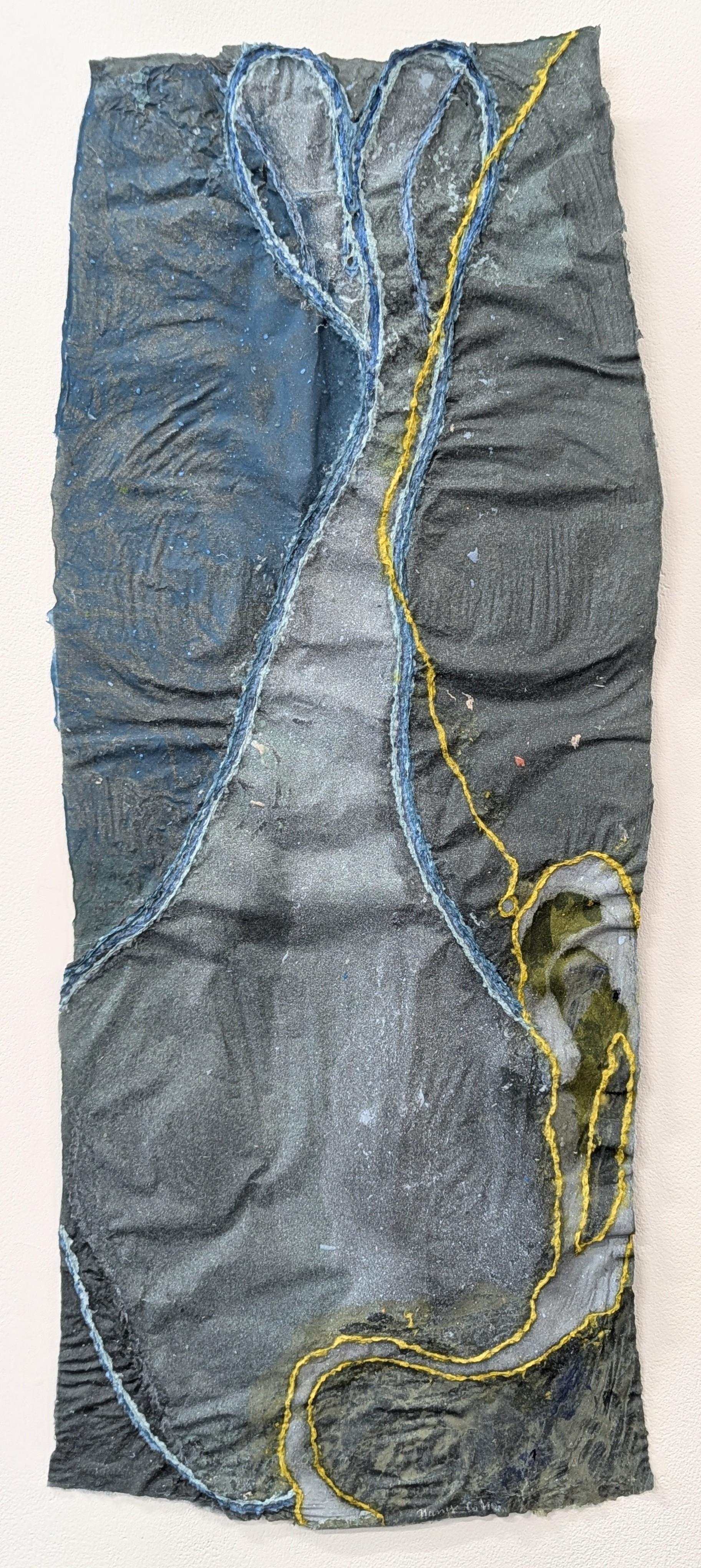 "Ponderata" 2025 pasta di carta e carta fatta a mano - Mixed Media Art di Nancy Cohen