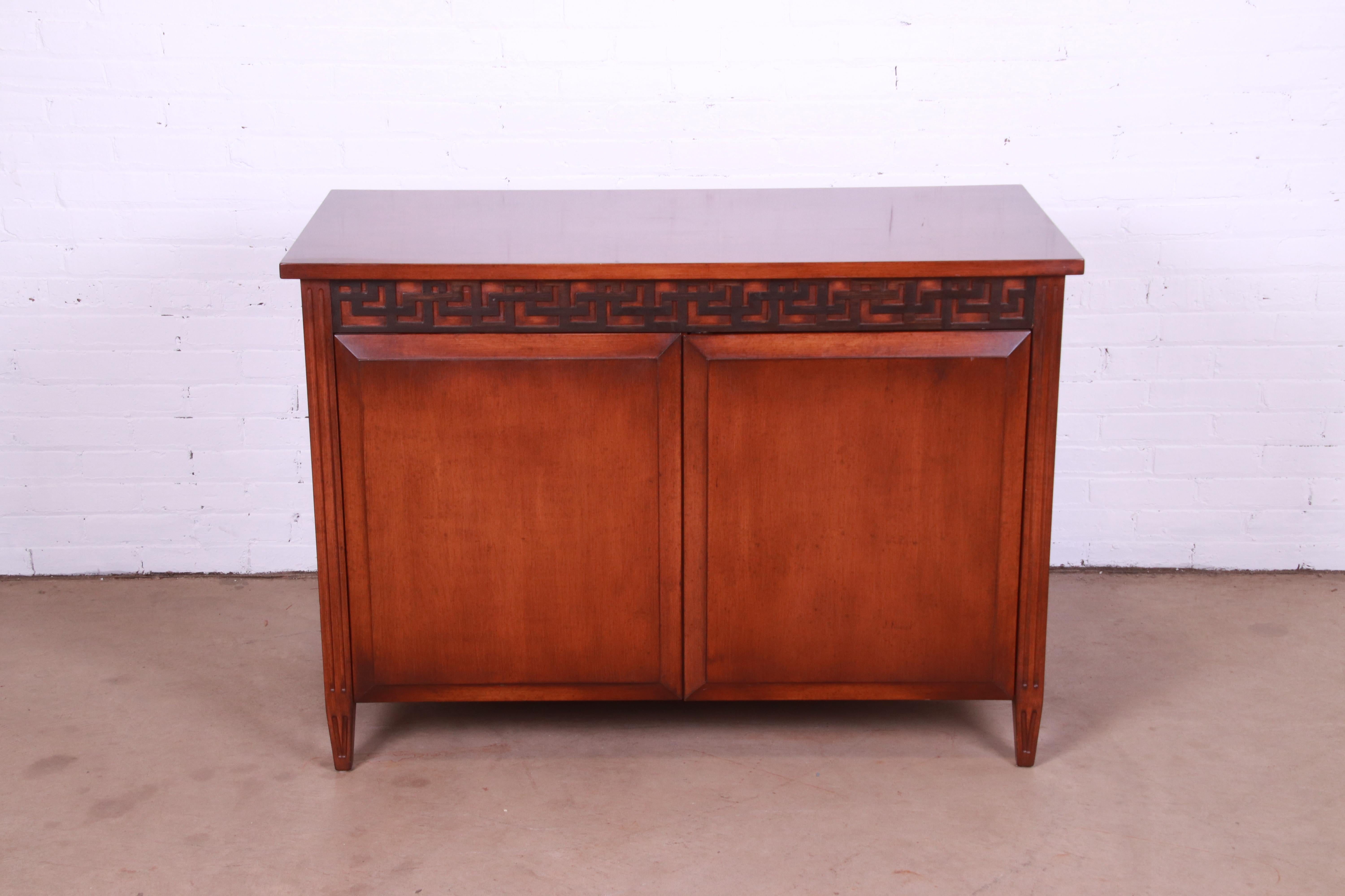 A gorgeous Regency style carved English walnut buffet server or bar cabinet

By Nancy Corzine

USA, circa late 20th century

Measures: 48
