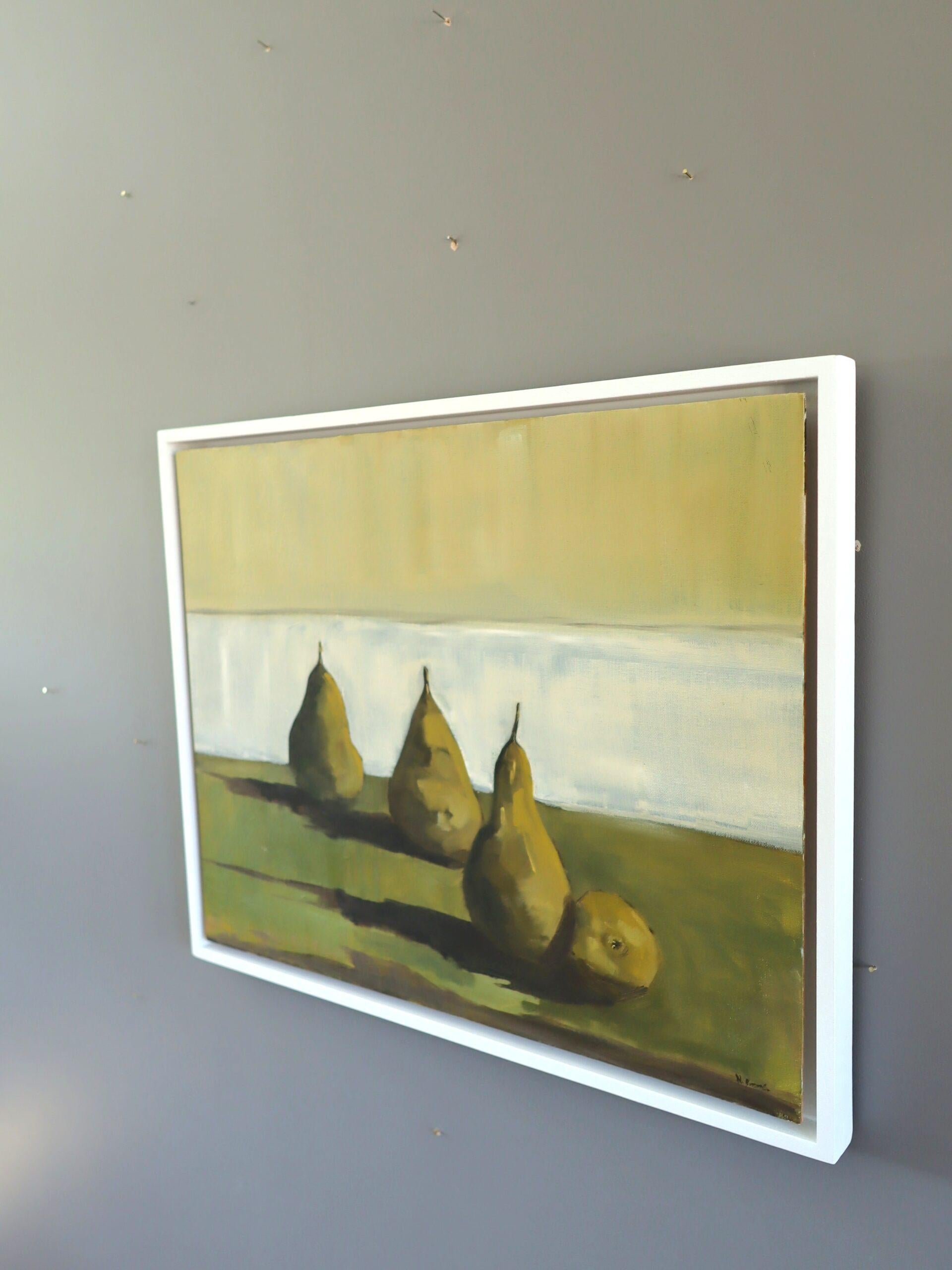 PEARS ENCEINTE
Taille : 43,5 x 53,5 cm (cadre compris)
Huile sur carton

Une composition de nature morte très bien exécutée par l'artiste britannique Nancy Whiting, peinte à l'huile sur carton et magnifiquement présentée dans un cadre à plateau