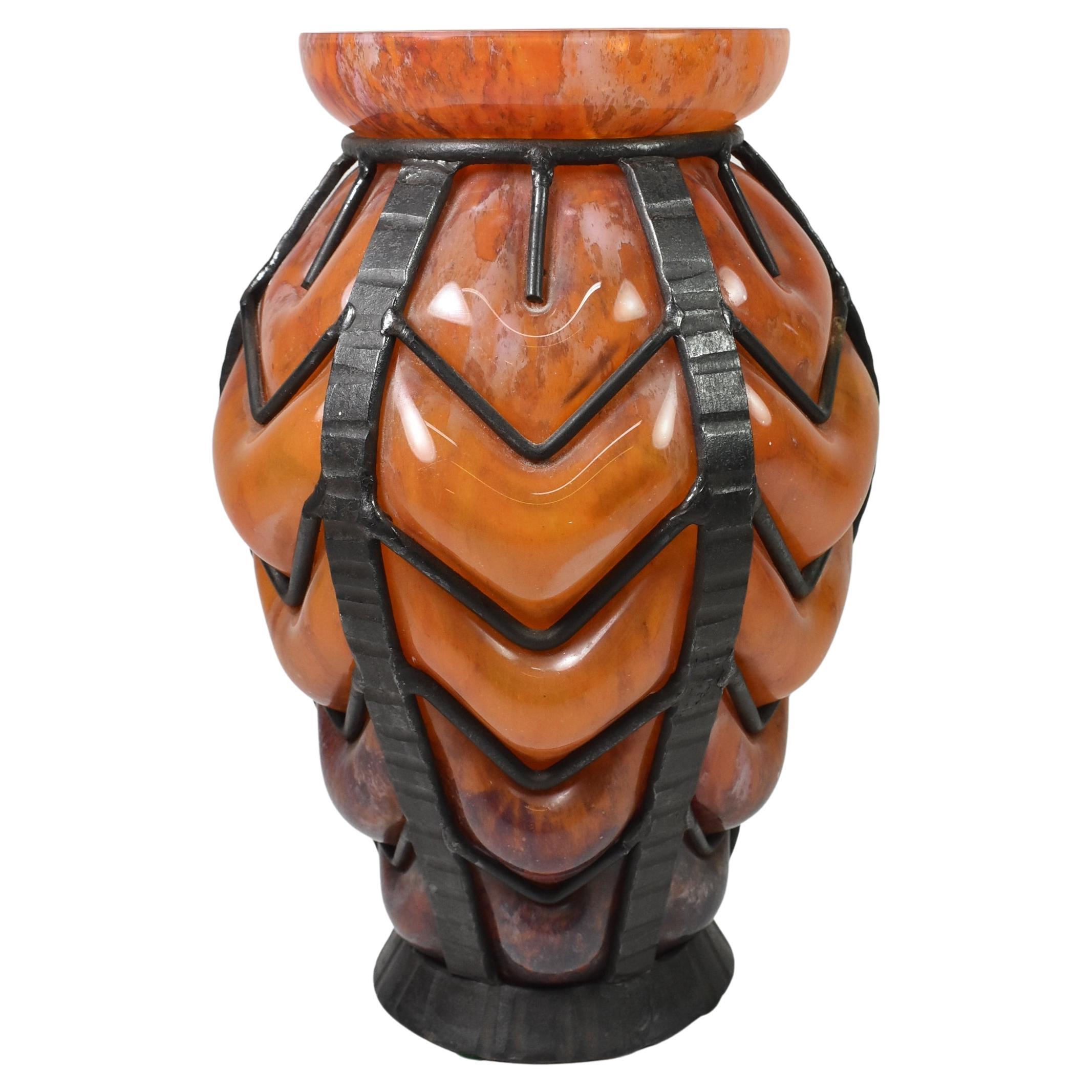 Art déco-Blow-Out-Vase mit Stahlrahmen von Daum und Majorelle
