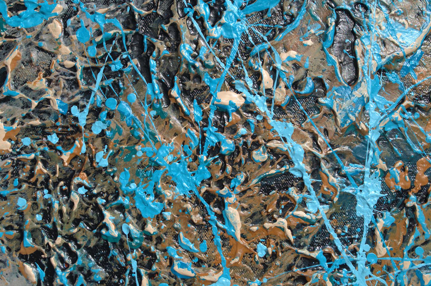 „A Mysterious Background“ Abstrakte Mischtechnik mit strukturiertem Blau, Hellbraun, Hellbraun und Grau (Abstrakter Expressionismus), Painting, von Nancy Eckels