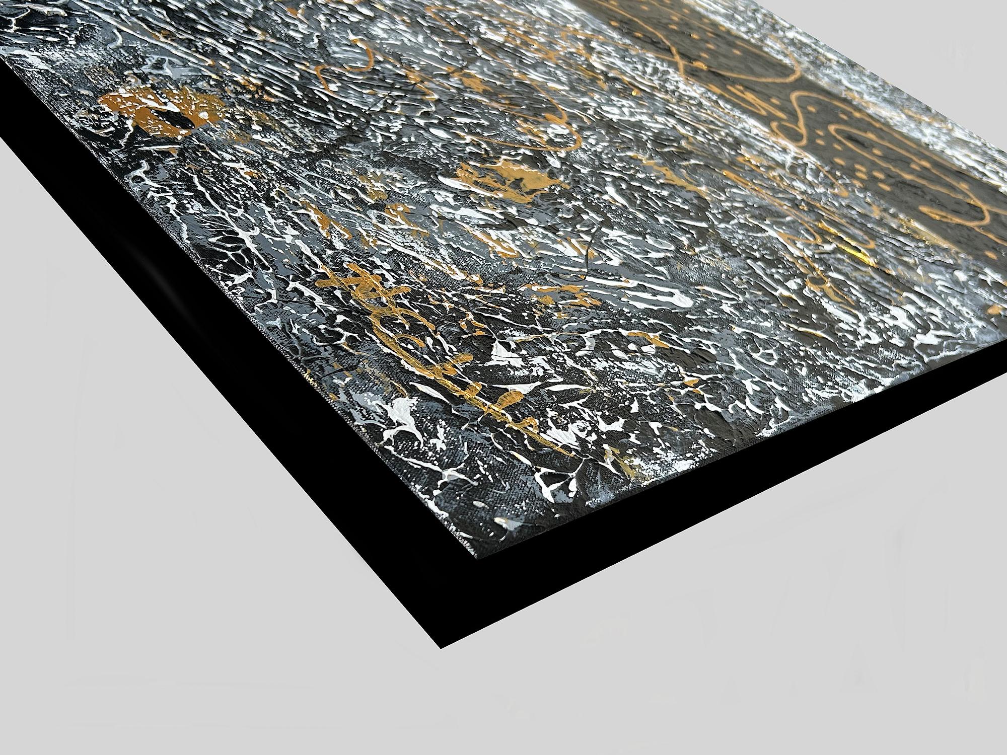 „Black Tie And Bubbly“ Abstrakte Mischtechnik mit strukturiertem Schwarz, Hellbraun, Gold, Grau und Grautönen – Painting von Nancy Eckels