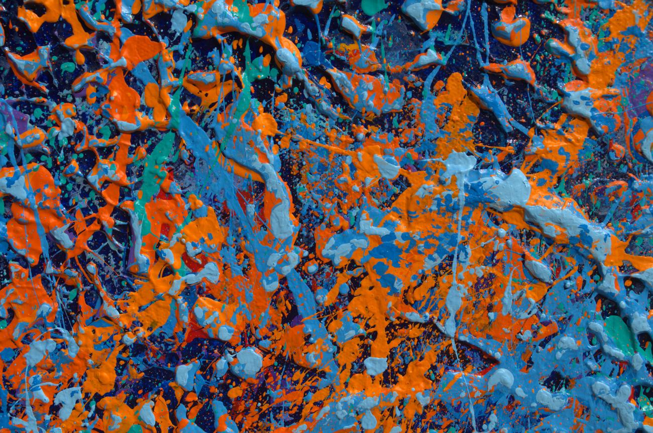 « Début de l'hiver », technique mixte abstraite avec des bleus, orange et lavande texturés - Expressionnisme abstrait Painting par Nancy Eckels