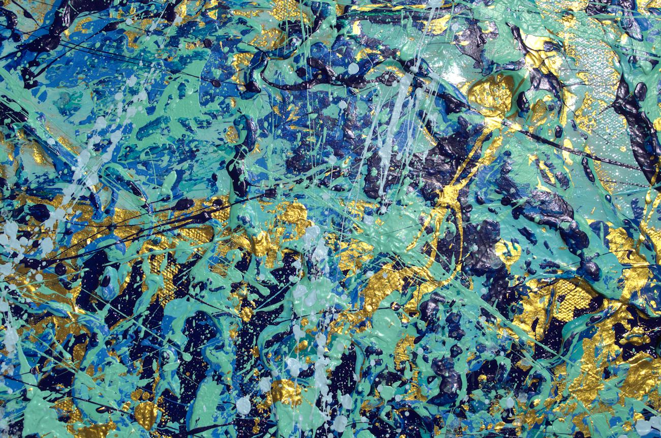 „Ocean Spray“ Abstrakte Mischtechniken abstrakt mit strukturierten Blau-, Metallic-Gold- und Aquatönen (Abstrakter Expressionismus), Painting, von Nancy Eckels
