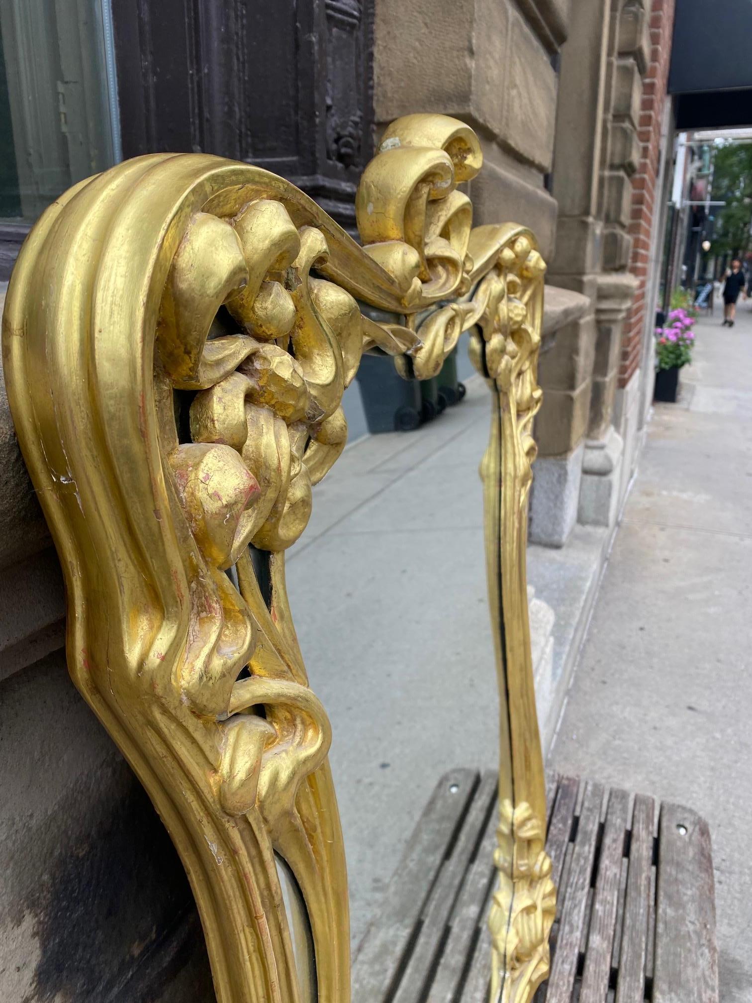Specchio francese Art Nouveau in legno dorato in vendita 4