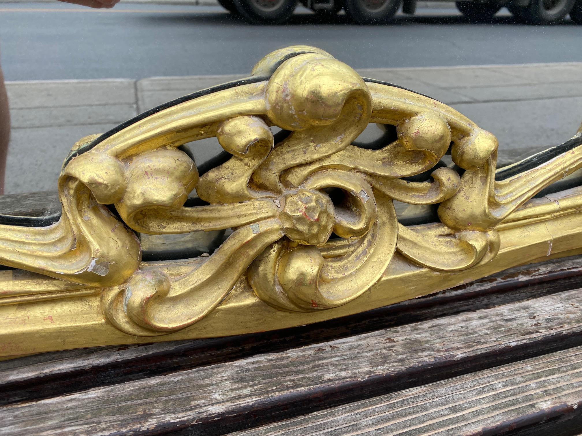 Specchio francese Art Nouveau in legno dorato in vendita 1