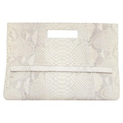 Borsa shopper piatta con tasca frontale in pelle screziata opaca color crema di Nancy Gonzalez