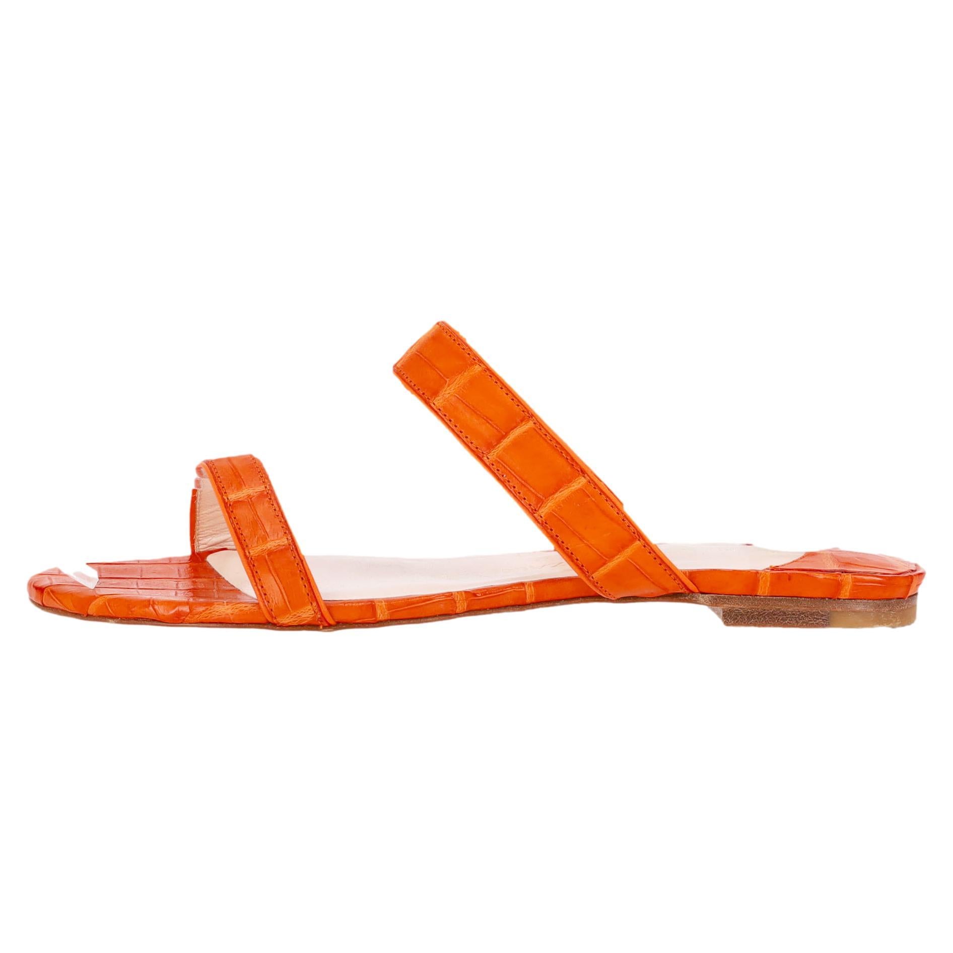 Nancy Gonzalez Sandales en peau de crocodile

Sandales 'Frida' de couleur orange, fabriquées en Italie en peau de crocodile exotique.

Modèle à enfiler avec deux brides et un bout rond. 

Rrp £630

Taille - 36

État - Très bon

Composition - Peau de