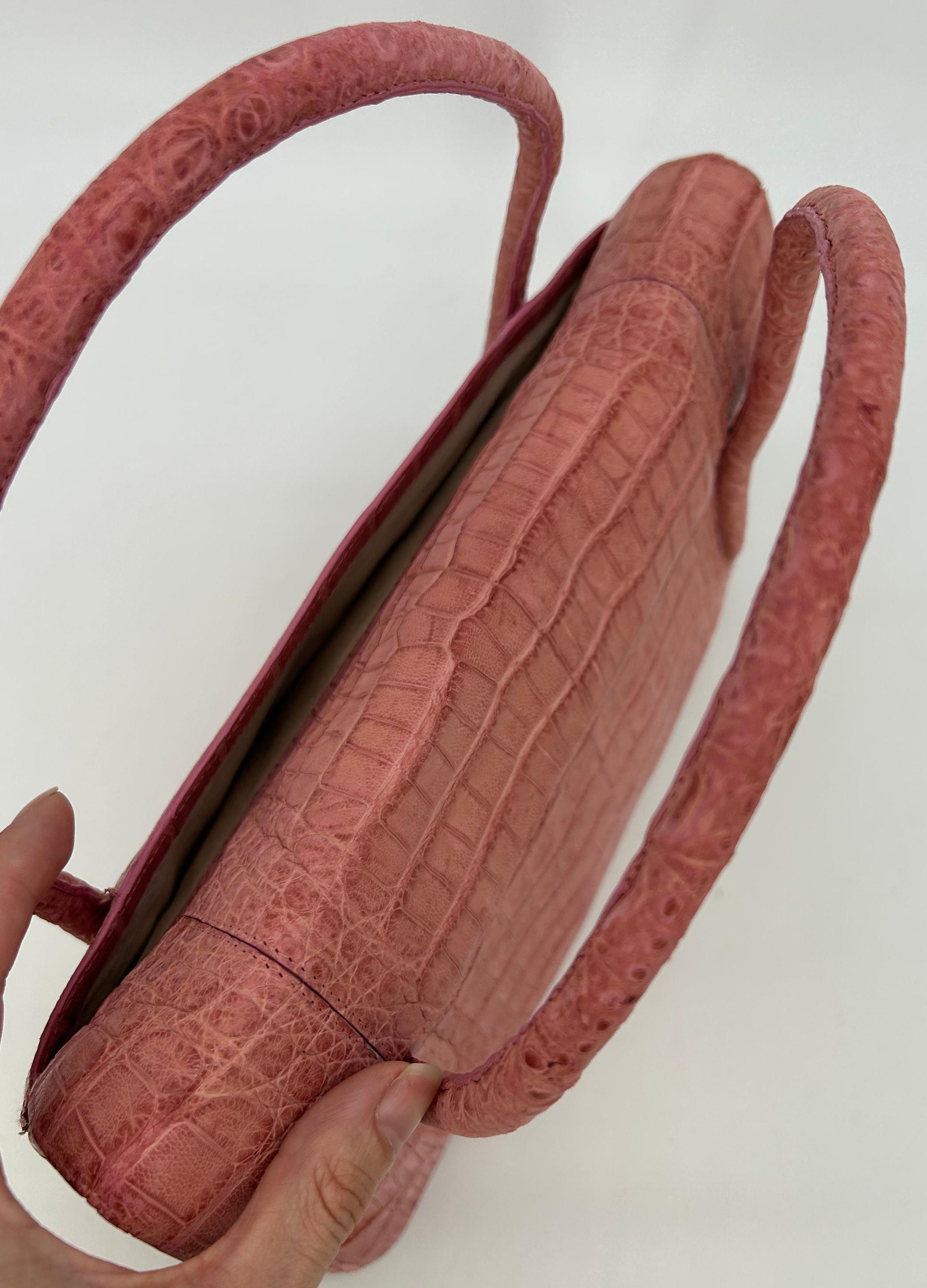 Nancy Gonzalez - Borsa a doppio manico in coccodrillo rosa con patta superiore in vendita 6