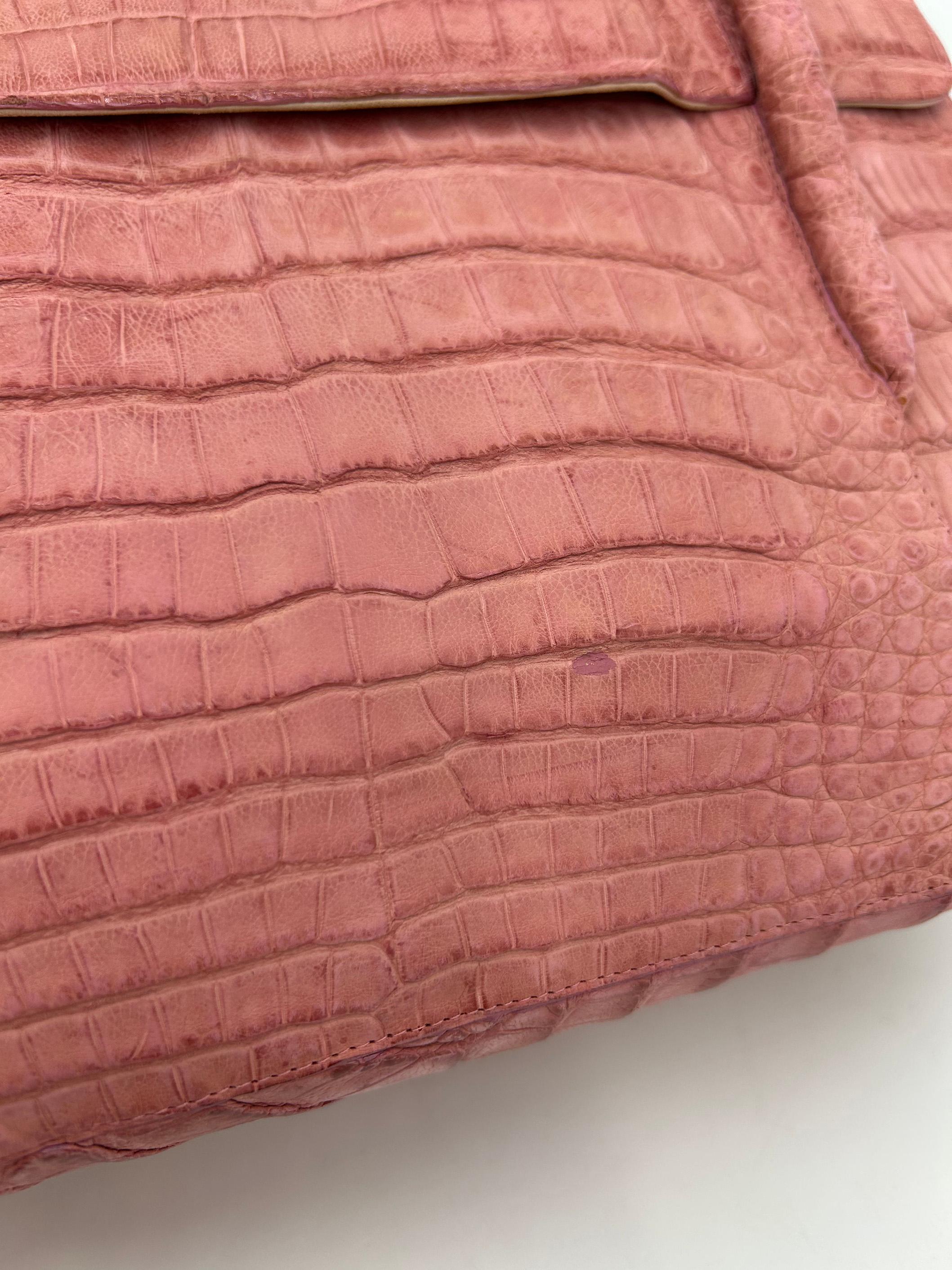 Nancy Gonzalez - Borsa a doppio manico in coccodrillo rosa con patta superiore in vendita 8