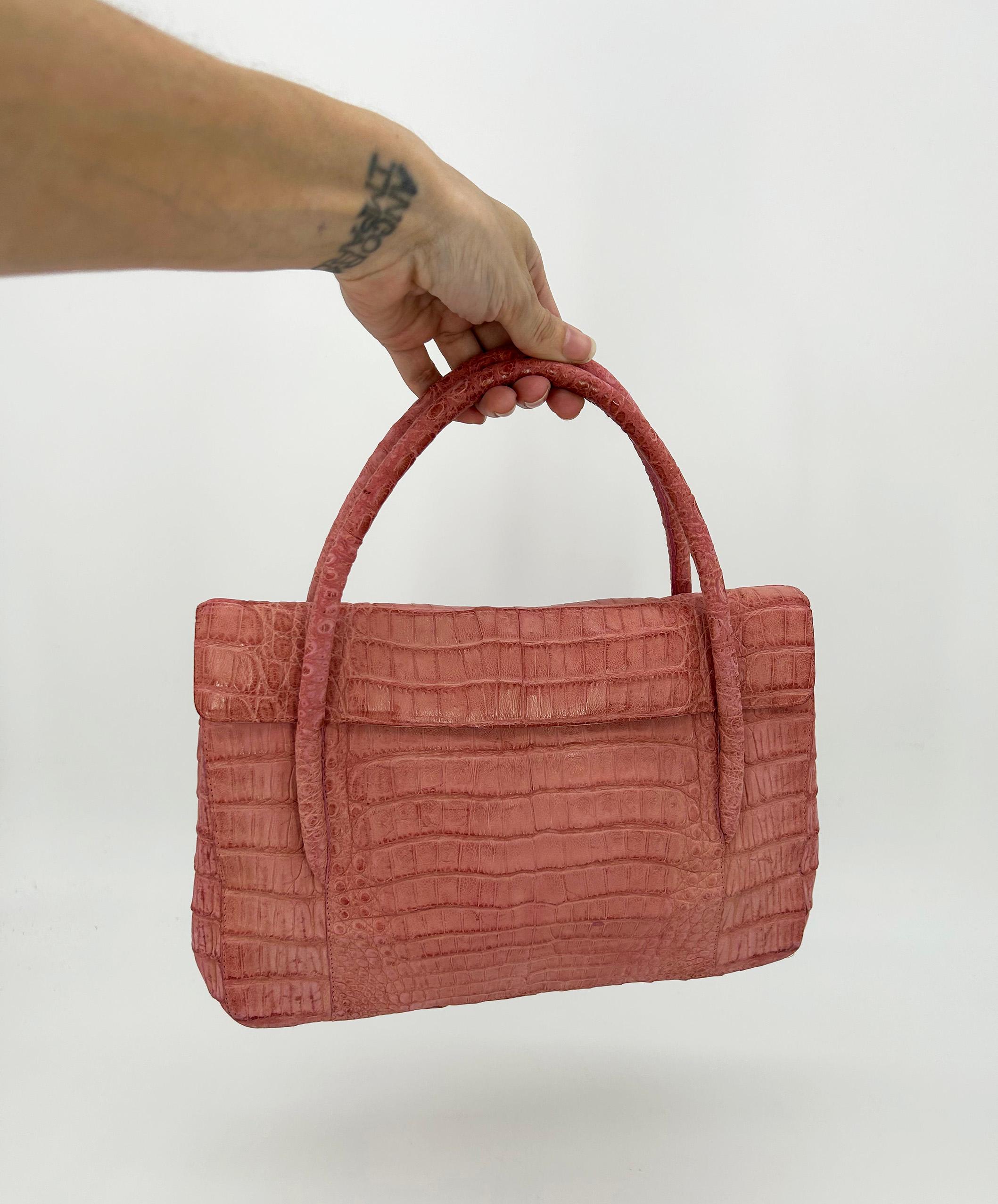 Nancy Gonzalez - Borsa a doppio manico in coccodrillo rosa con patta superiore in vendita 9