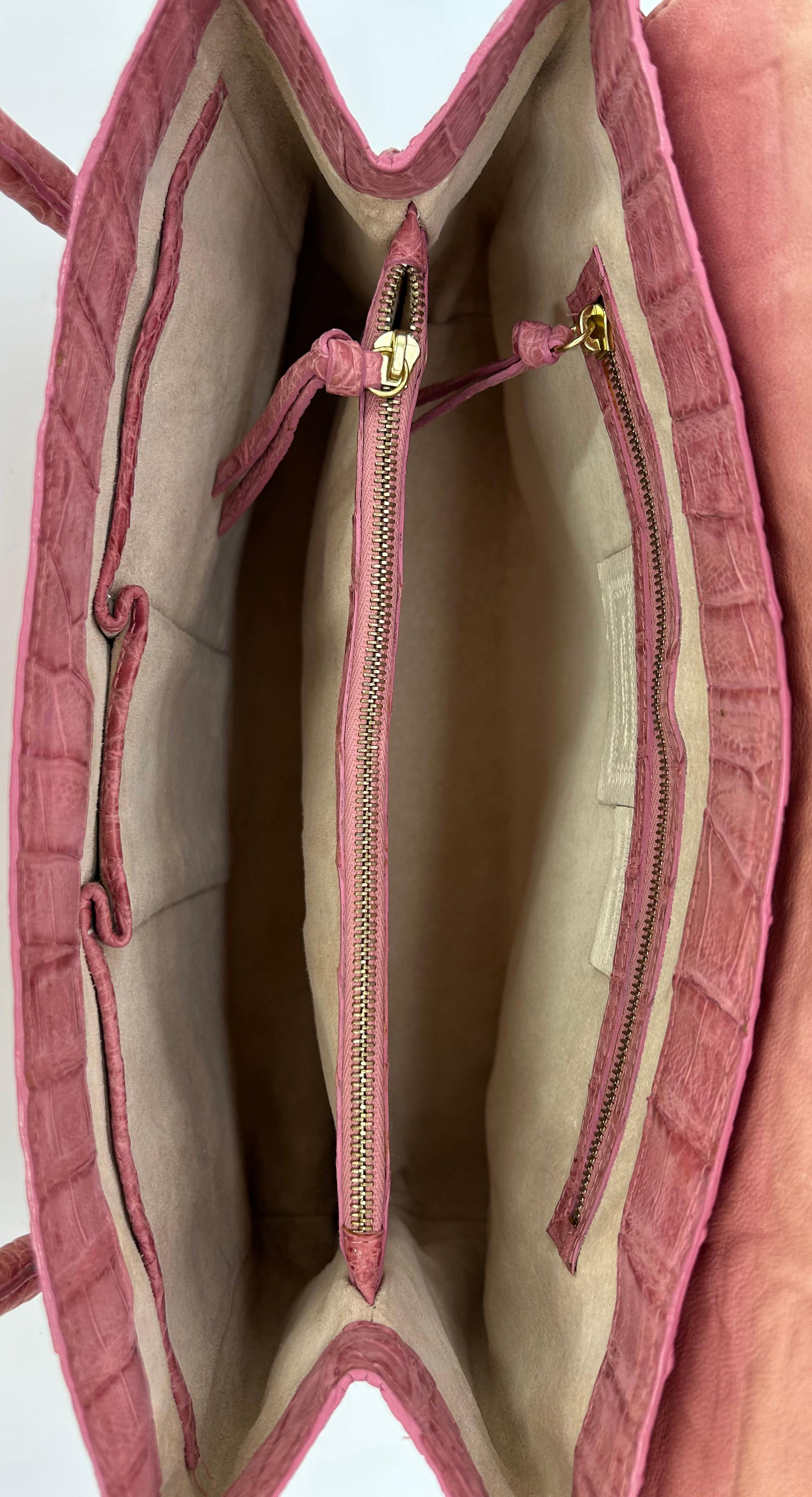 Nancy Gonzalez - Borsa a doppio manico in coccodrillo rosa con patta superiore in vendita 12