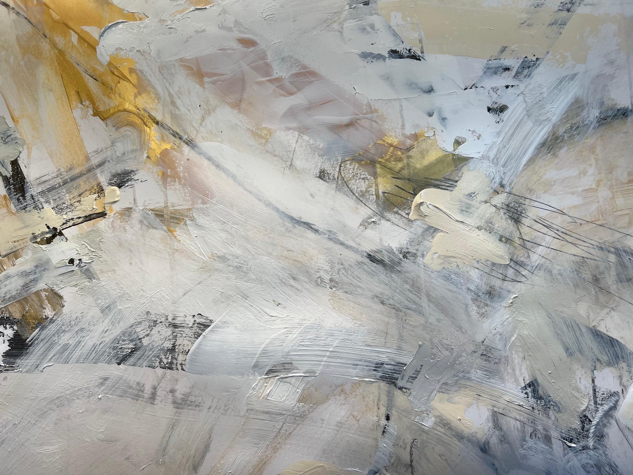 Take 5 #2. Nancy Hillis. Pittura acrilica espressionista astratta su carta di colore bianco, nero, grigio e oro. 42