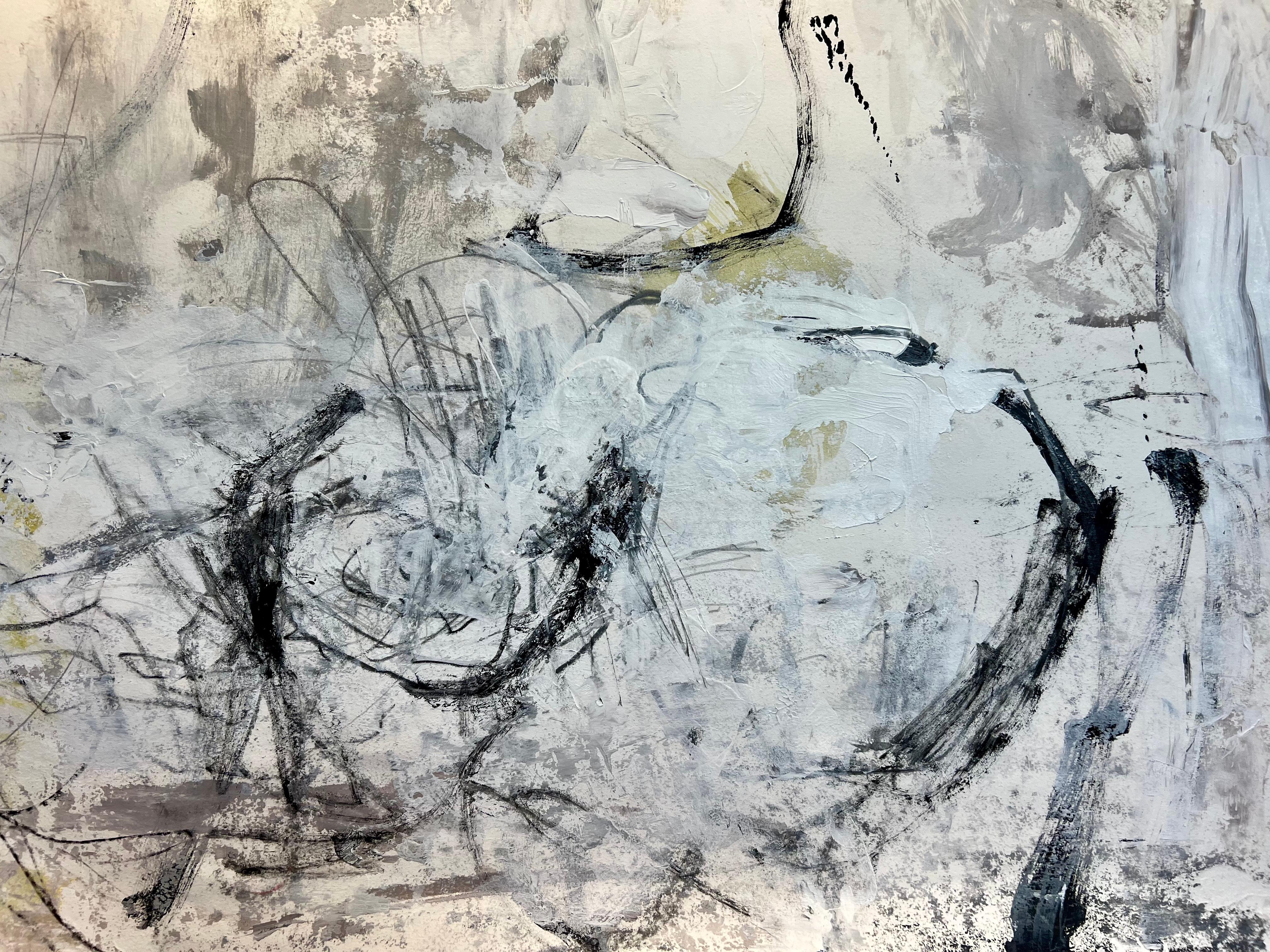 Take 5, Nancy Hillis. Pittura acrilica espressionista astratta su carta di colore bianco, nero, grigio e giallo pallido. 42.5
