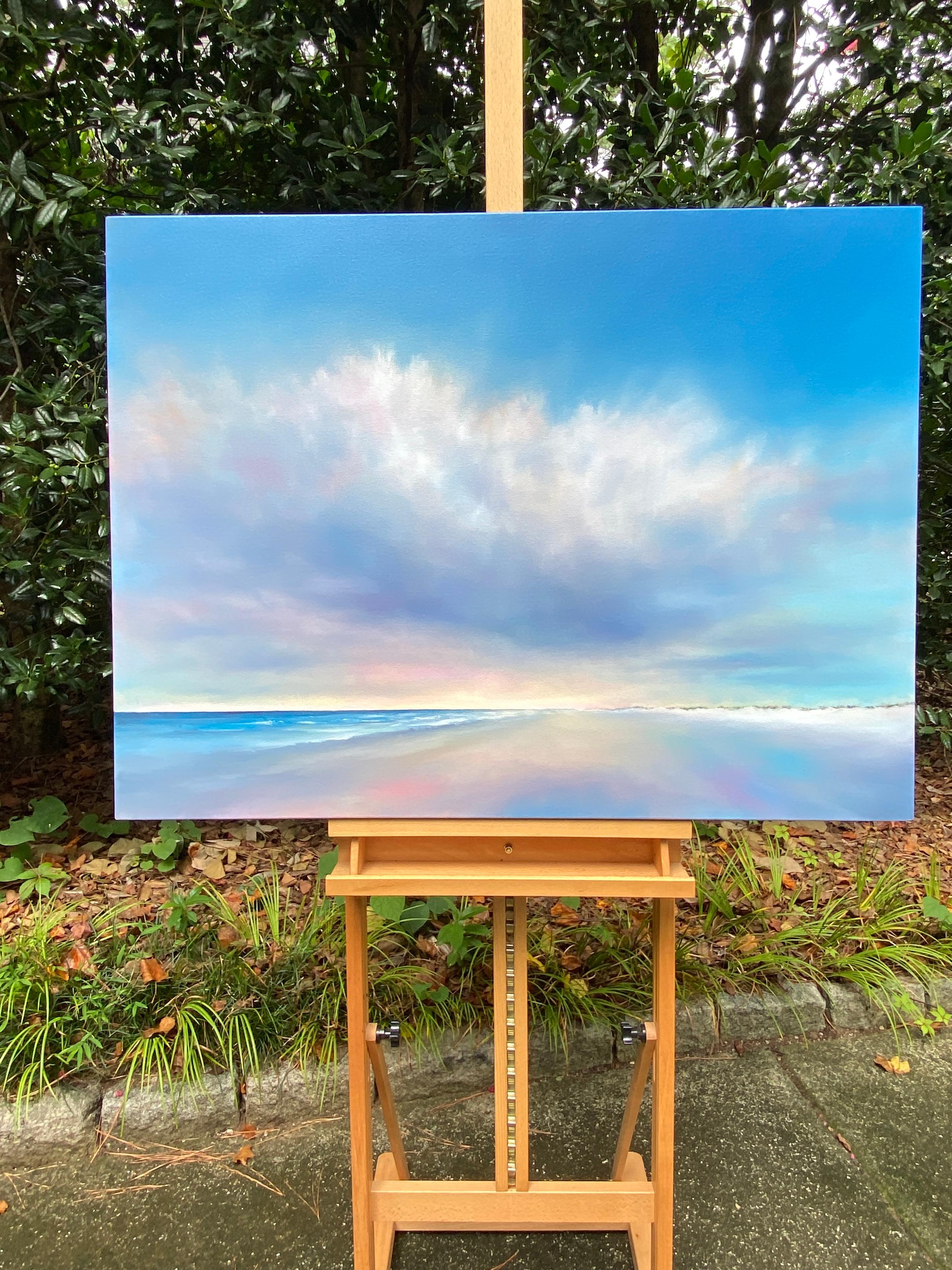 <p>Commentaires de l'artiste<br />Un paysage marin serein avec un nuage rougeoyant qui plane délicatement au-dessus d'un rivage tranquille. L'artiste Nancy Hughes Miller utilise une variété de couleurs pastel pour exprimer le ciel, la plage de sable