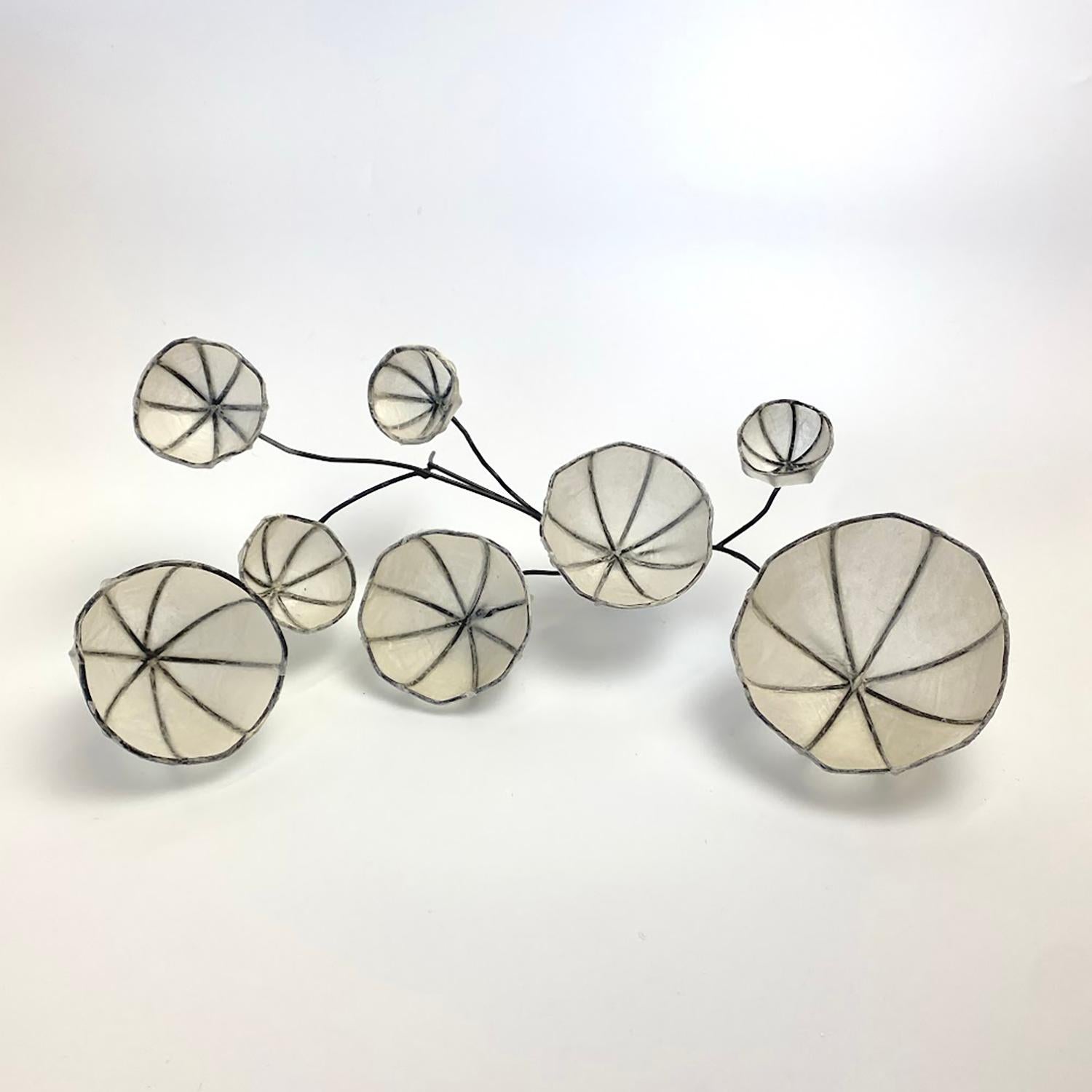 Coppe "E" - Scultura da parete astratta in carta giapponese e ottone