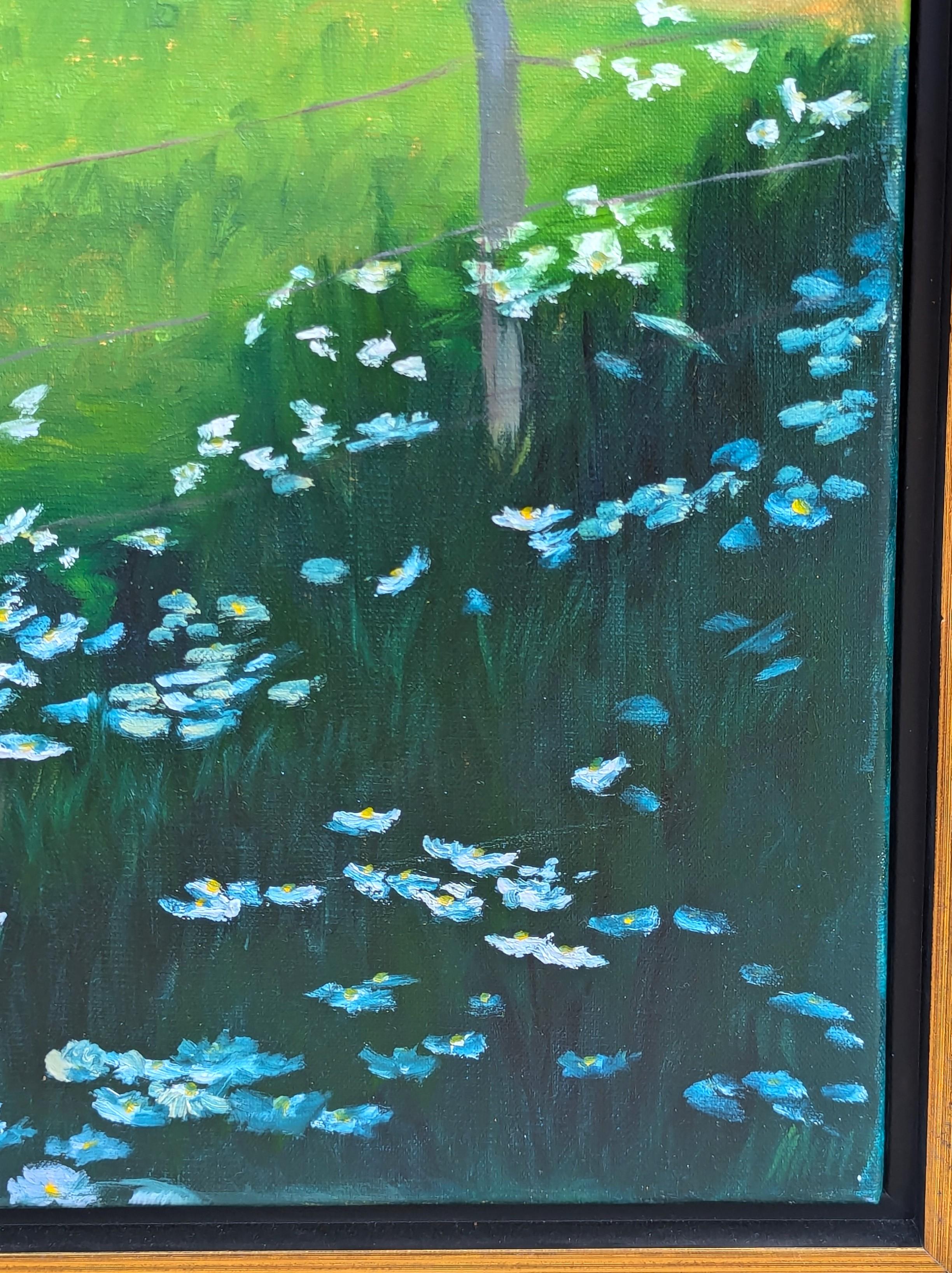Colorido paisaje naturalista pintado por la artista Nancy Paris Pruden, residente en Houston. La obra muestra un sereno paisaje pastoral salpicado de flores con un par de vacas a lo lejos. Firmado en la esquina inferior izquierda de la parte