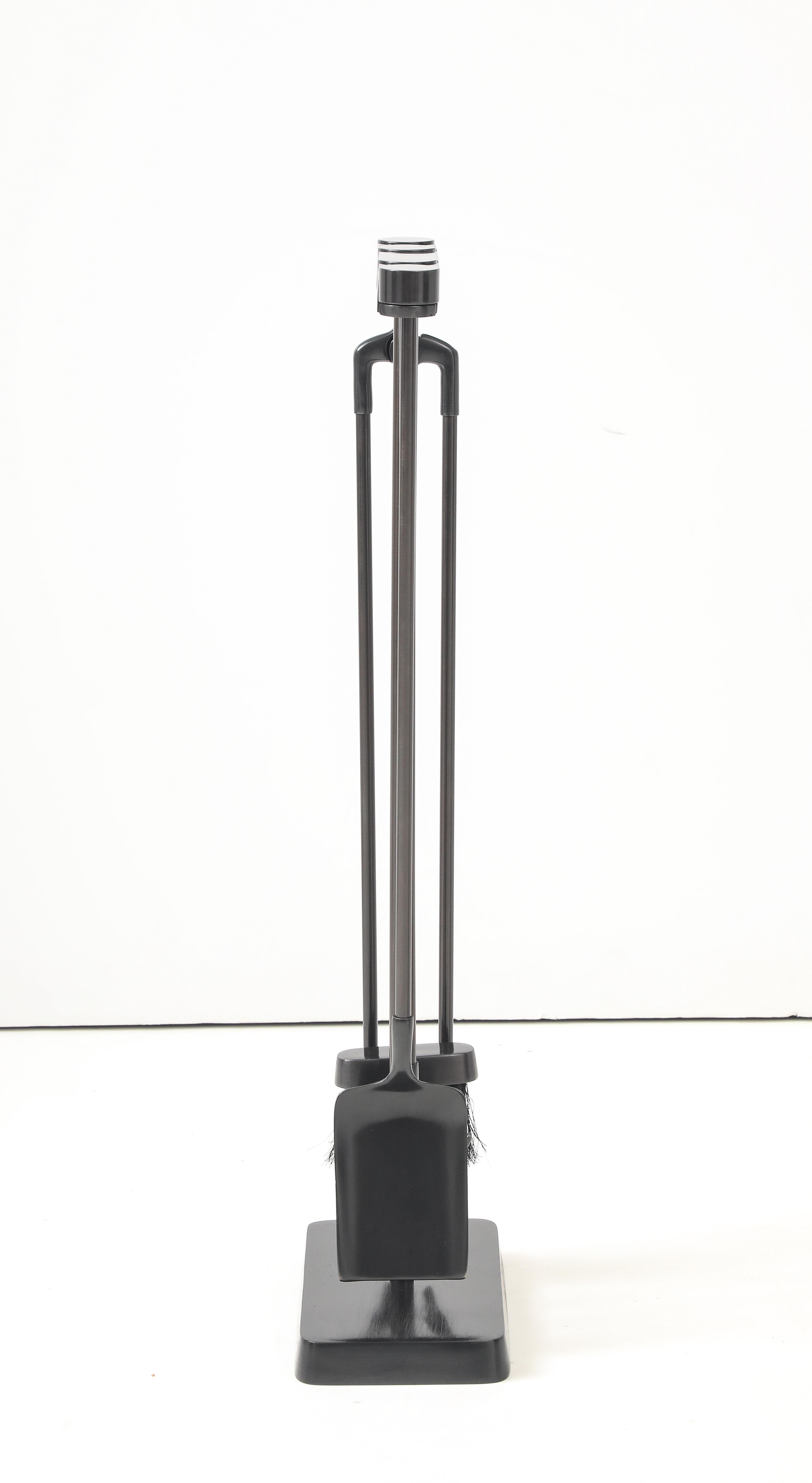 20ième siècle Outils de feu en bronze de Nancy Ruben en vente