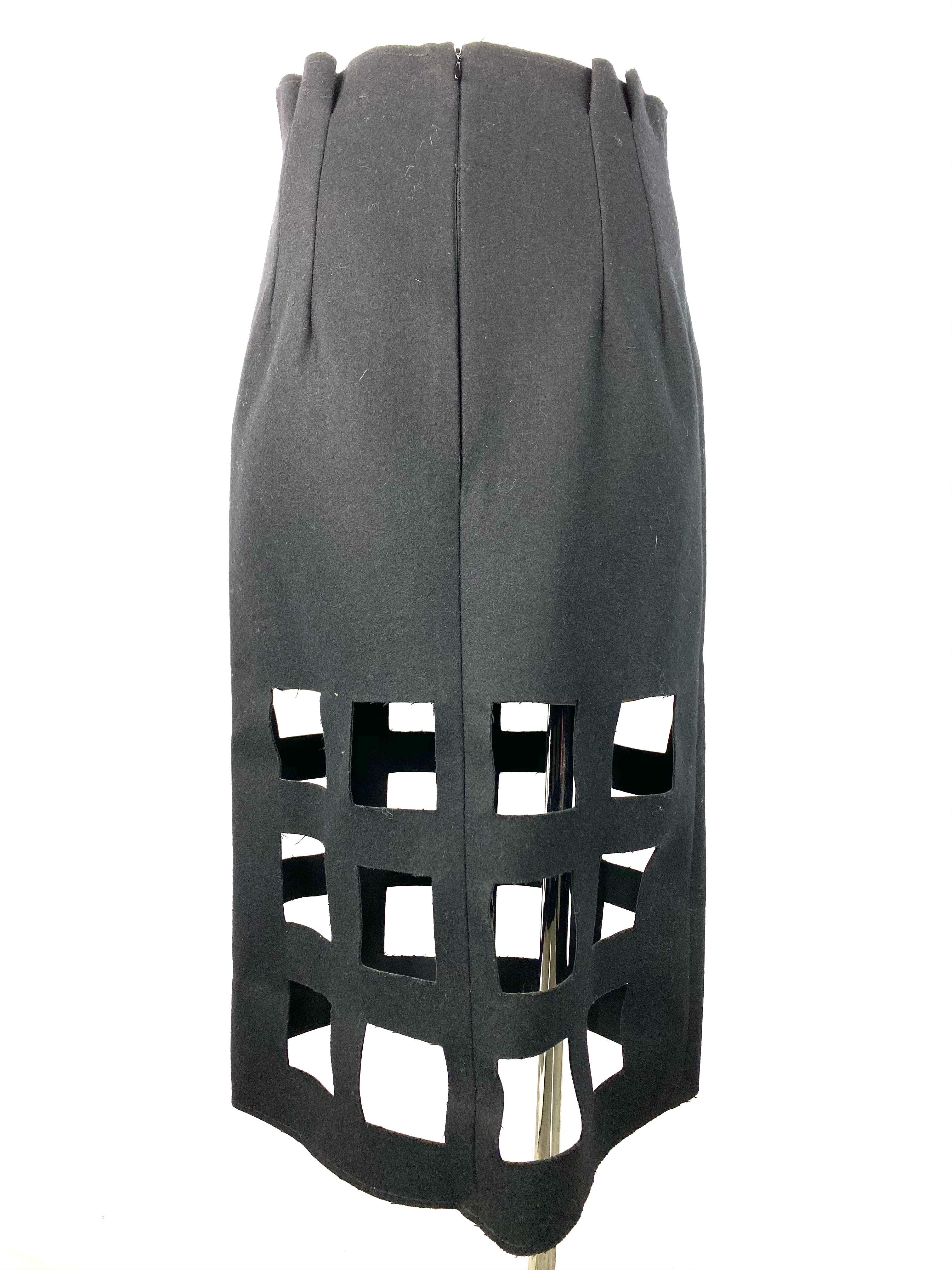 Nancy Stella Soto Falda de Lana Negra, Talla Mediana en Excelente estado para la venta en Beverly Hills, CA