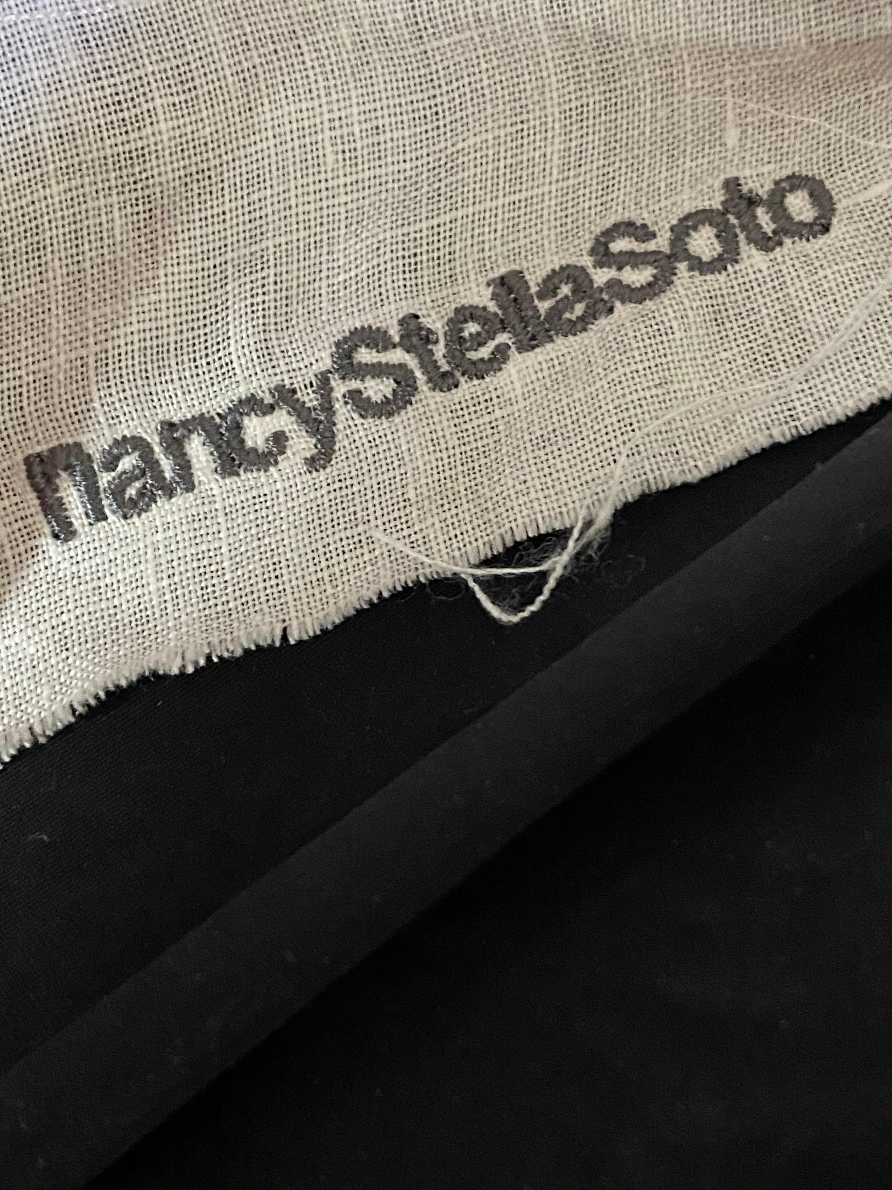 Nancy Stella Soto - Jupe en laine noire, taille moyenne en vente 1