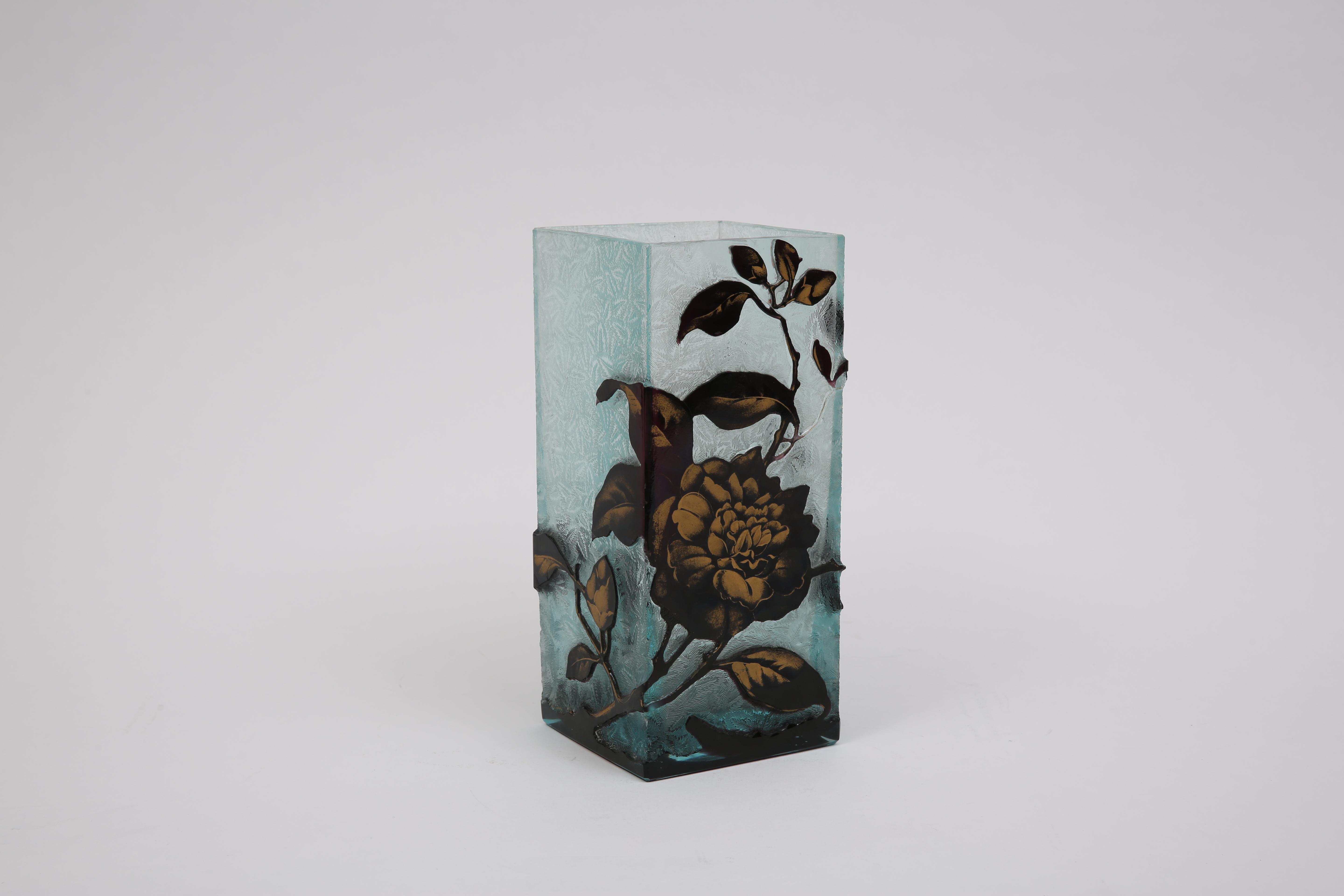 Vase aus säuregeätztem Glas, Nancy-Schule.

Frankreich, CIRCA 1900.