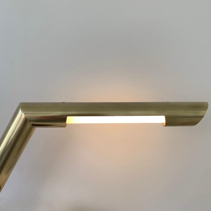 Nanda Vigo Tischlampe aus Messing, um 1970, Italien. im Zustand „Gut“ im Angebot in Brussels, BE