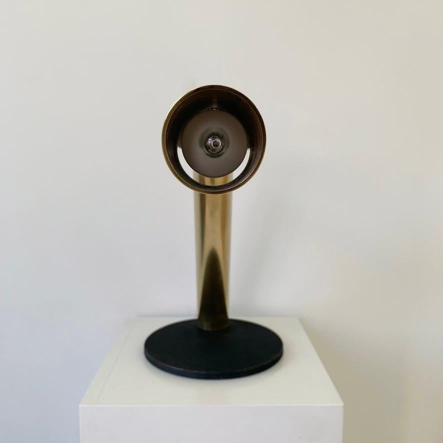 Nanda Vigo Tischlampe aus Messing, um 1970, Italien. im Angebot 1