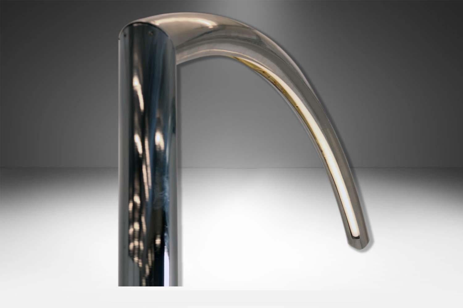 Stunning rare monumental Italian Golden Gate floor lamp Manufactured by Arredoluce in 1970, by Nanda Vigo. Features a fluorescent tube with a large illuminating arch attached onto a chrome-plated steel rod nearly 79