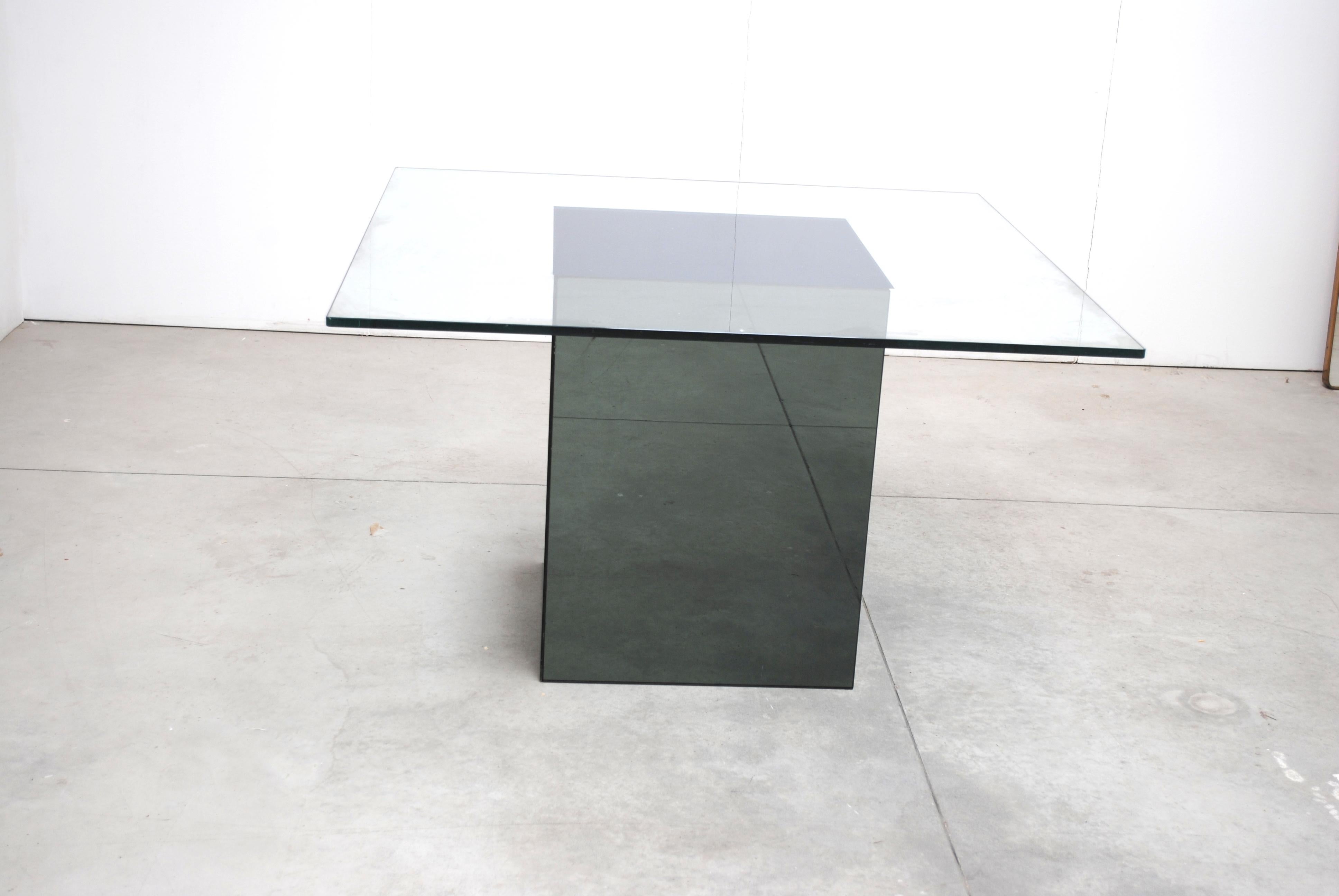 Table de salle à manger carrée en cristal fumé fabriquée par le designer Nanda Vigo d'Acerbis