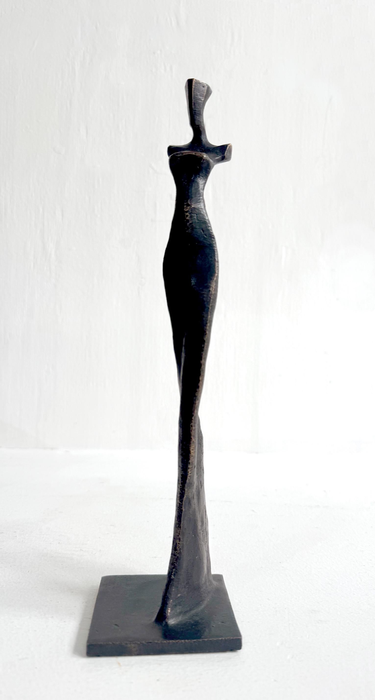 Amanda by Nando Kallweit.  Elegant figurative sculpture of a female.