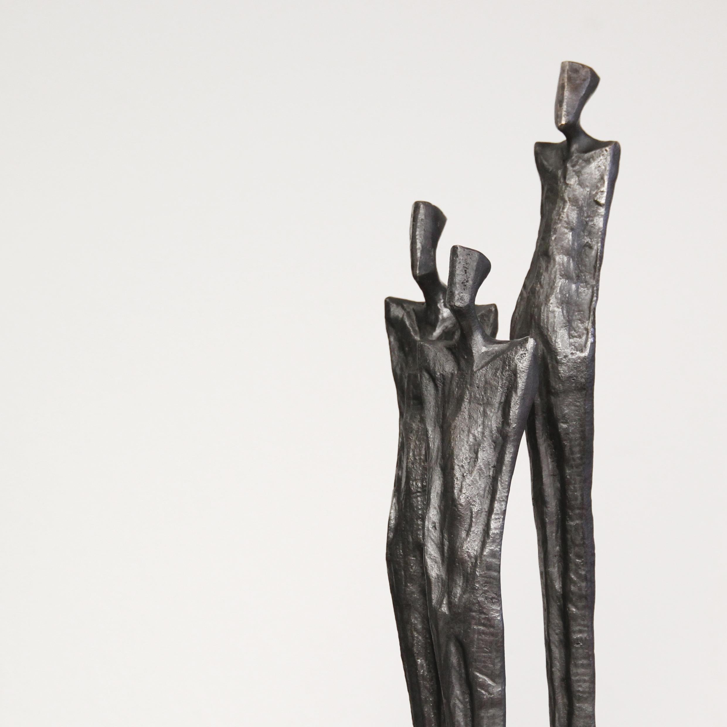 Amici V by Nando Kallweit.  Elegant figurative bronze sculpture of a couple. For Sale 1